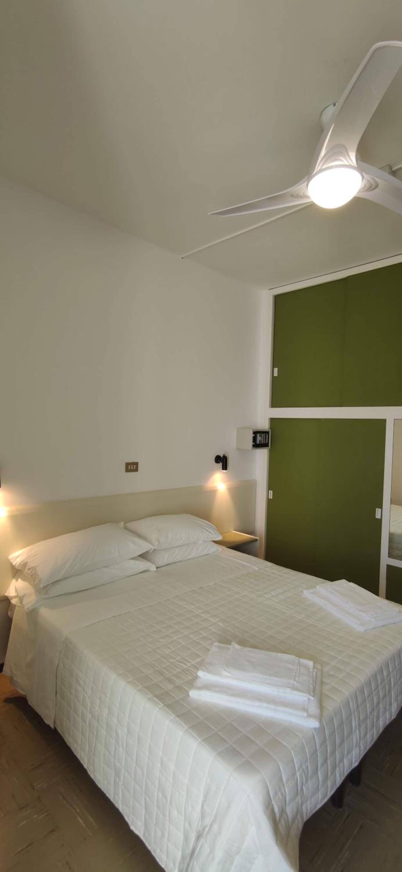 Double Room with Balcony and Lateral Sea View photo 2