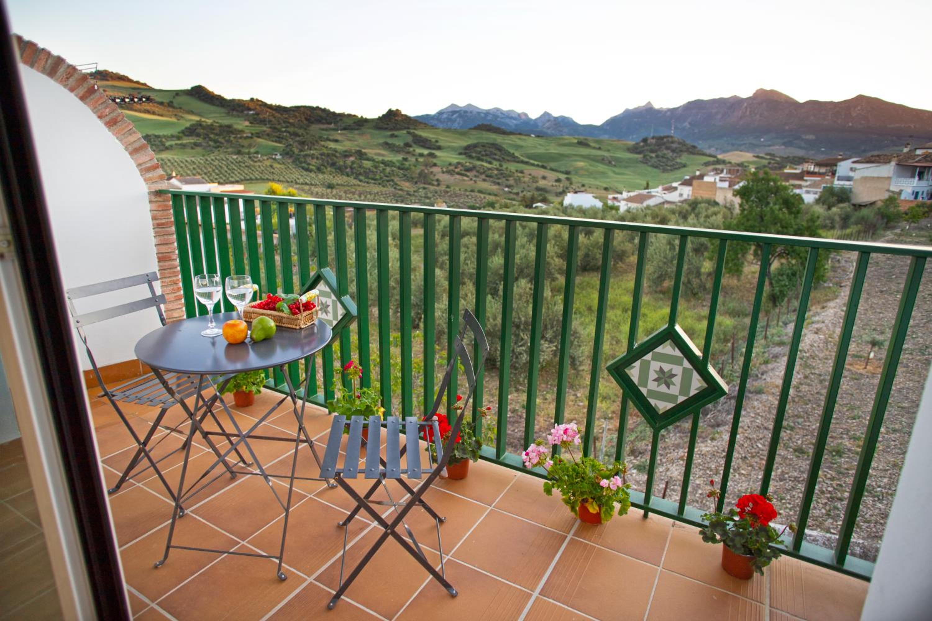 Apartment with Mountain View photo 3