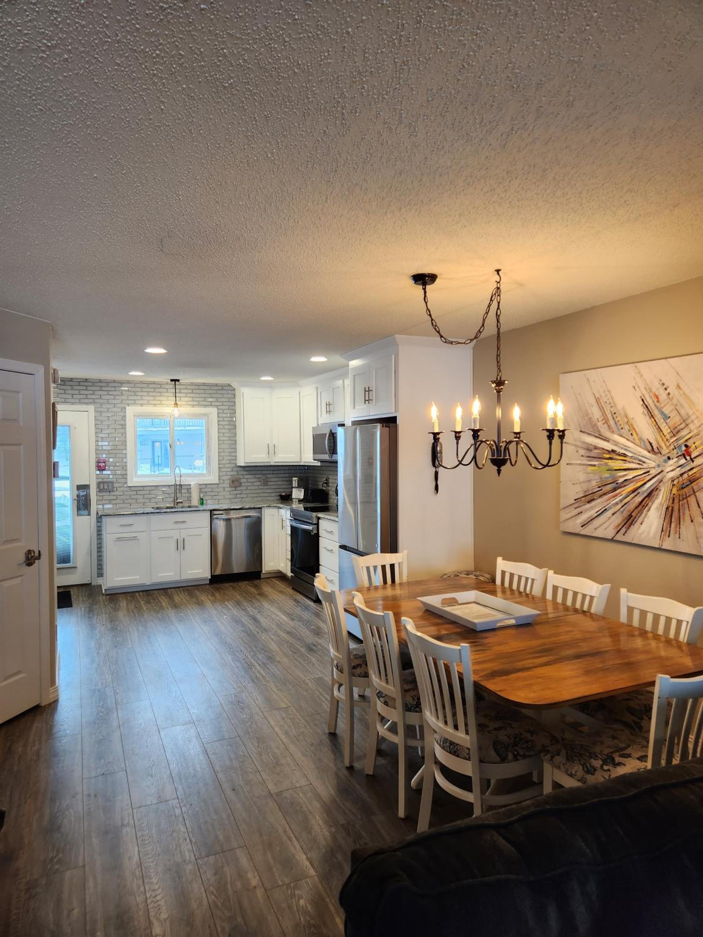 Family Room with Lake View photo 3