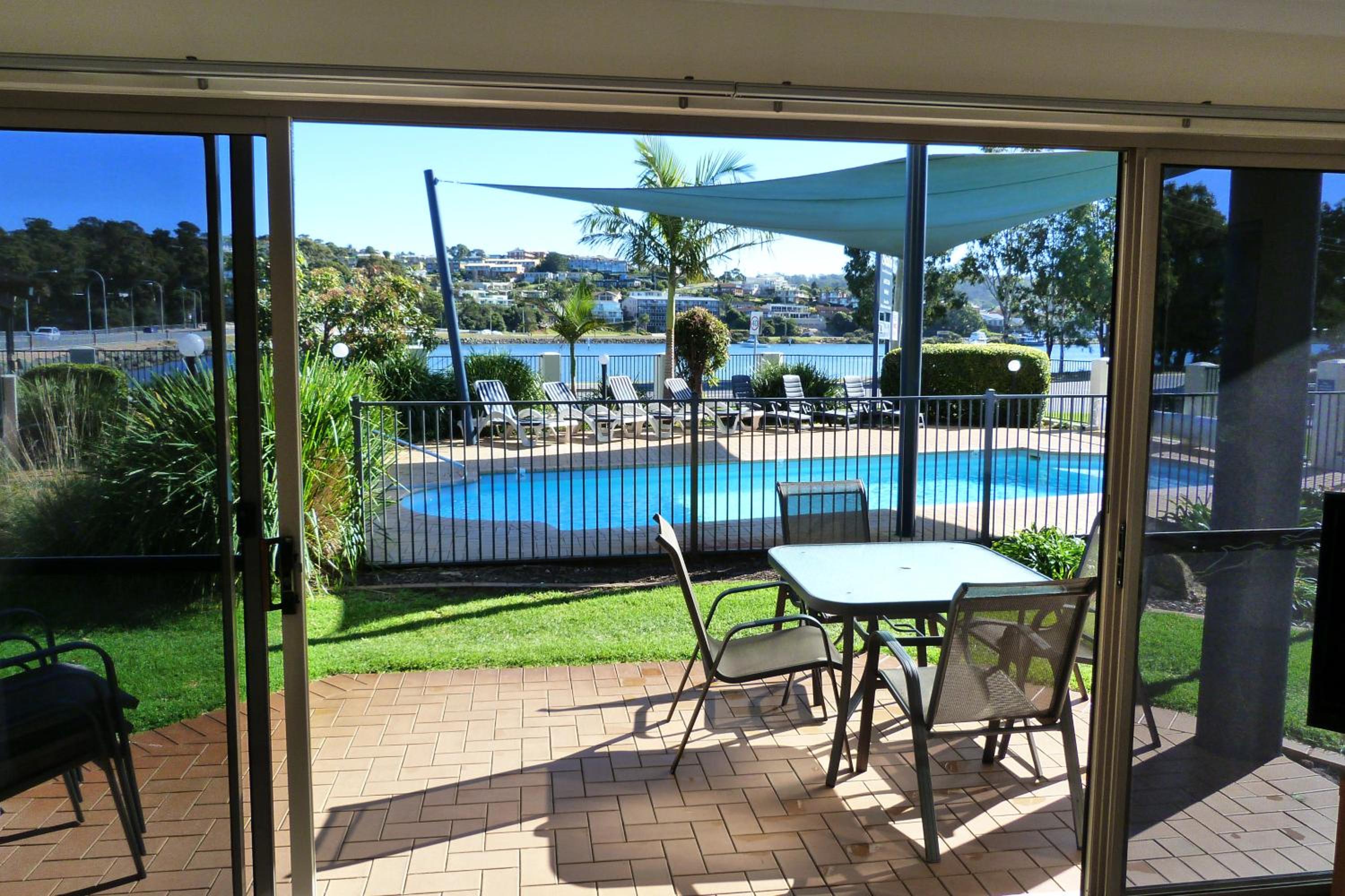 Three-Bedroom Apartment with Lake View photo 3