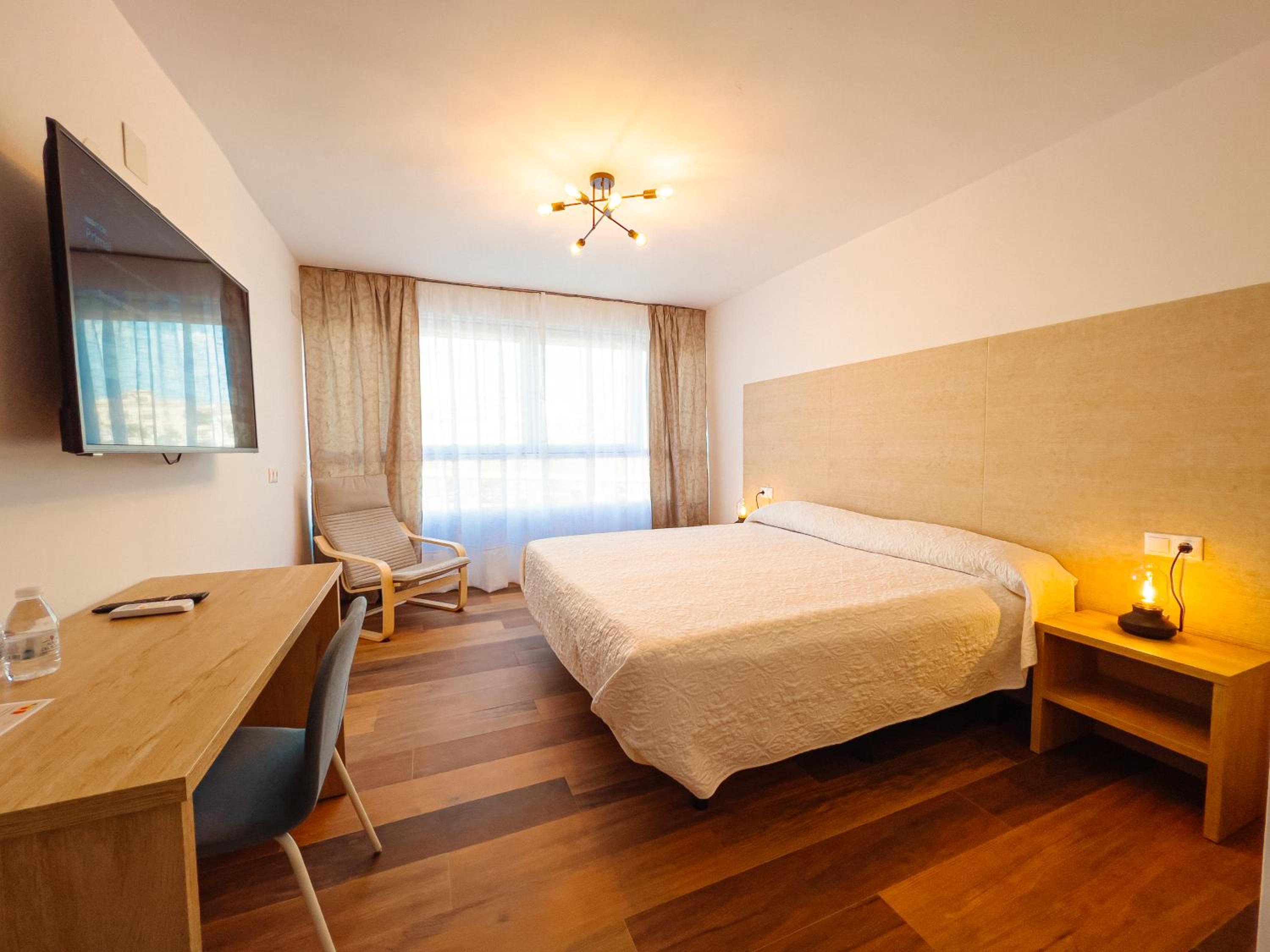 Deluxe Double Room with Bath - Photo 1