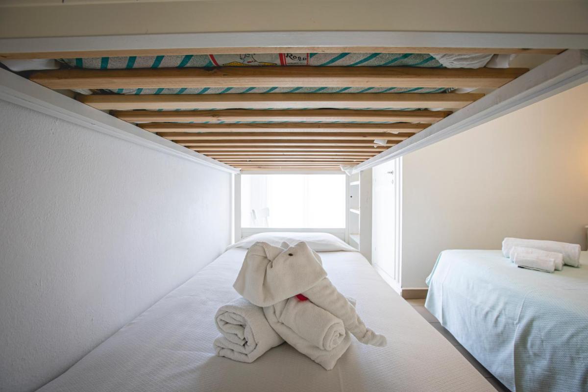 Quadruple Room with Balcony and Sea View - Photo 1