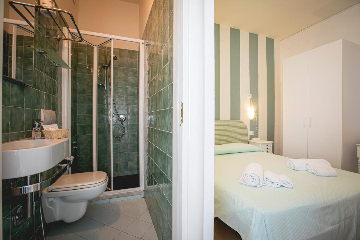 Quadruple Room with Balcony and Sea View - Photo 2