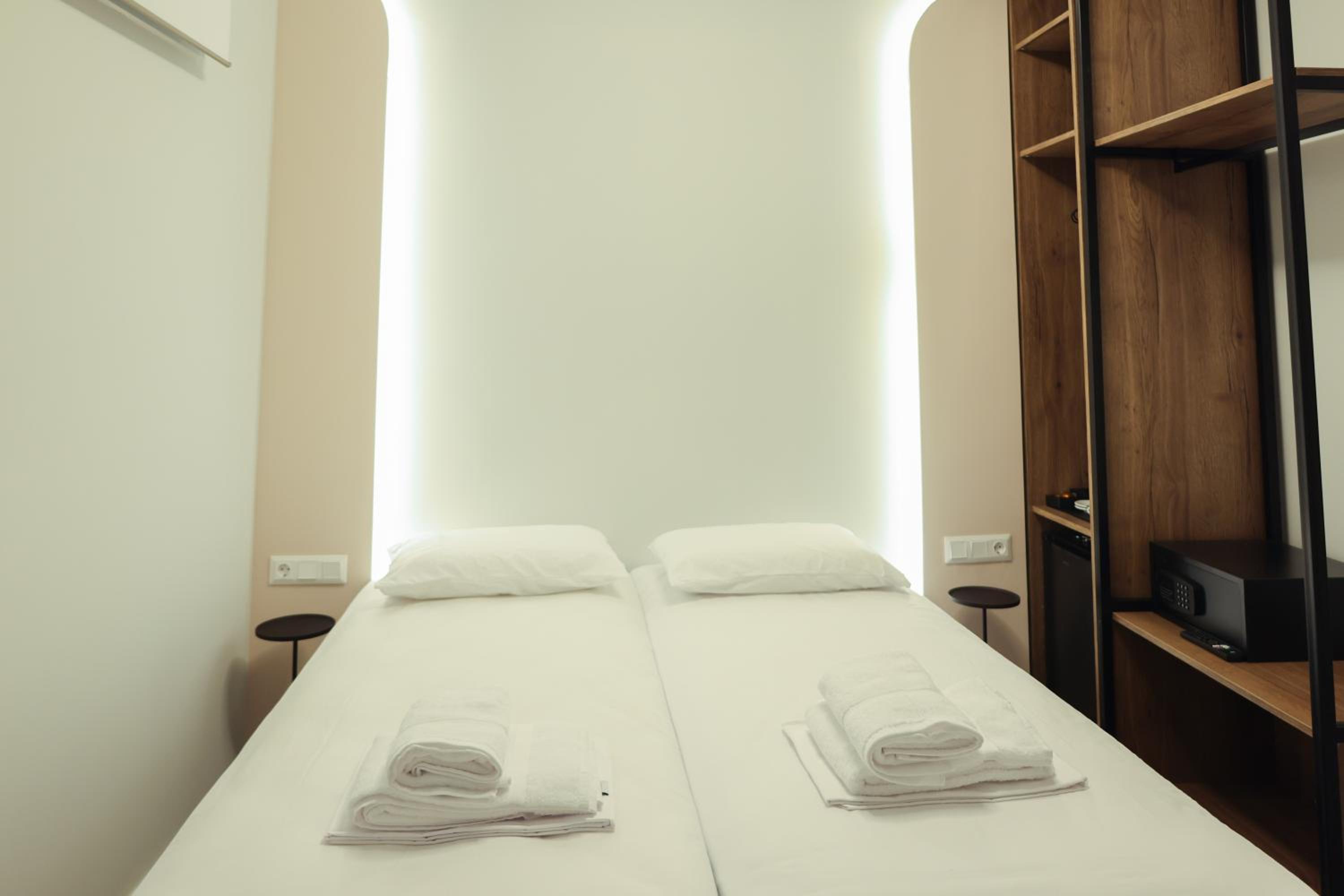Deluxe Double Room (2 Adults + 1 Child)