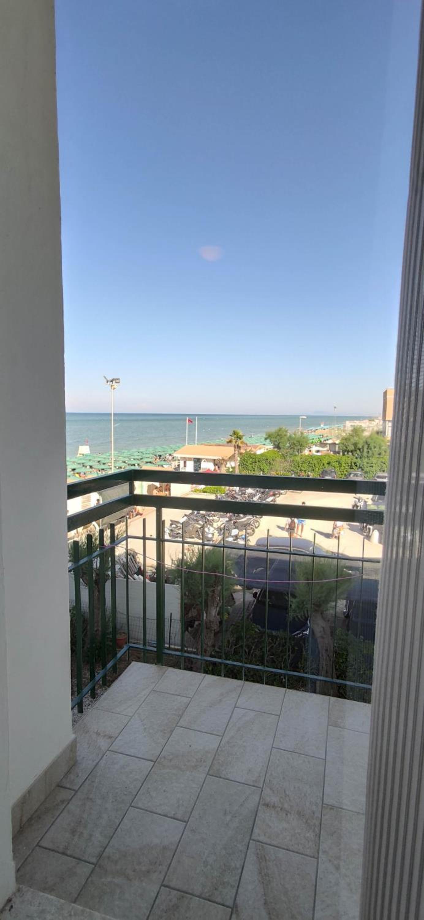Large Double Room with Balcony and Sea View photo 3