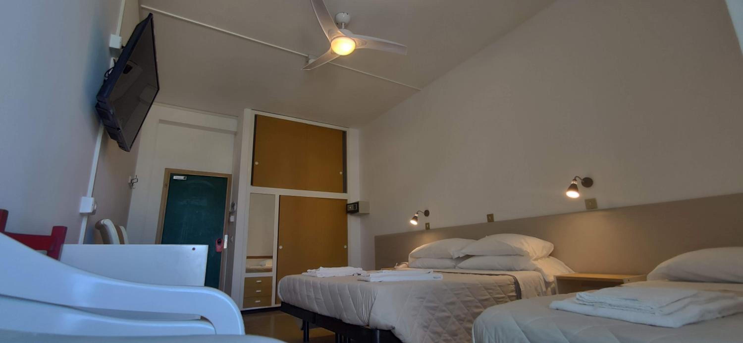 Large Double Room with Balcony and Sea View photo 2