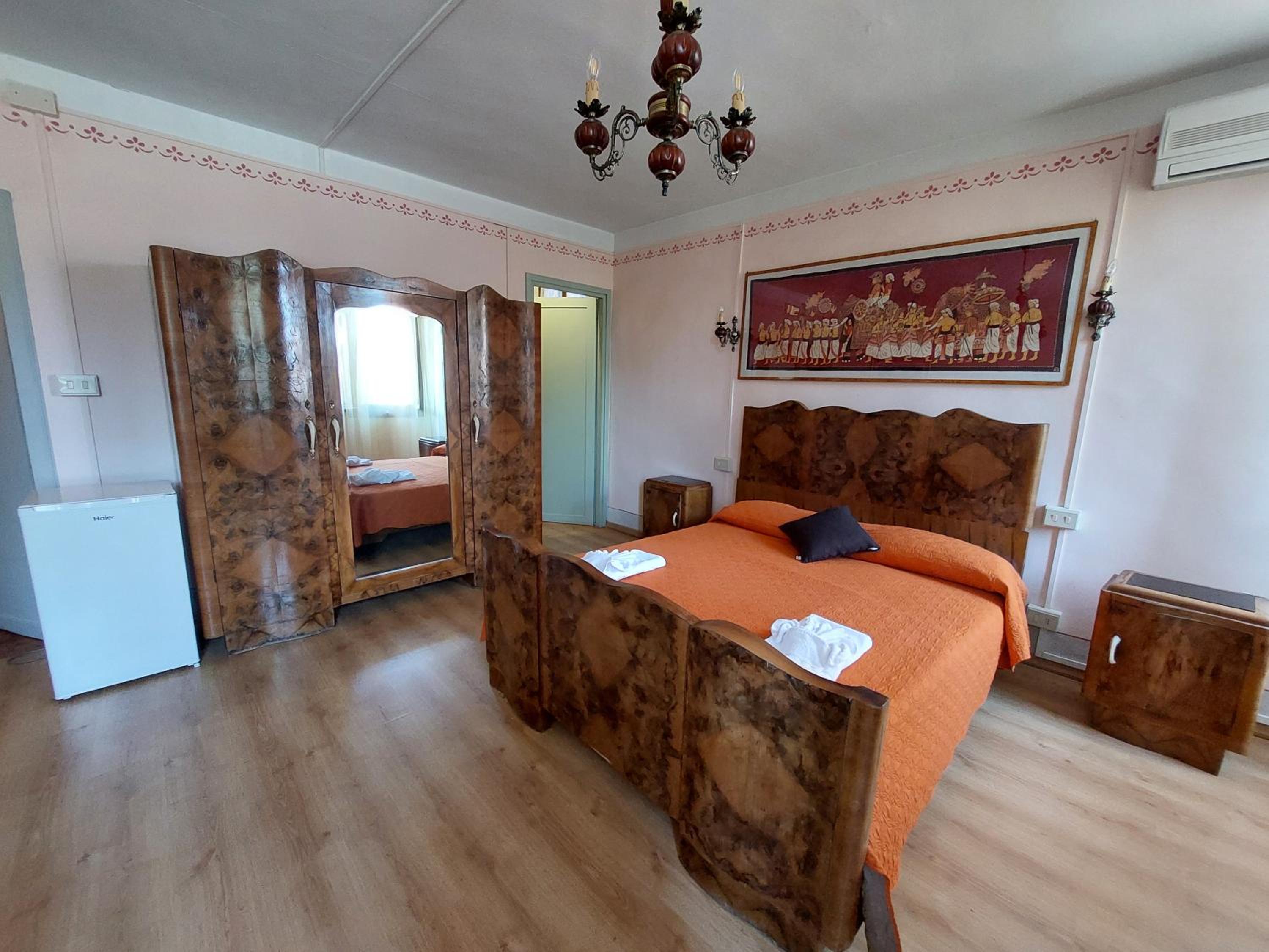 Large Double Room photo 1