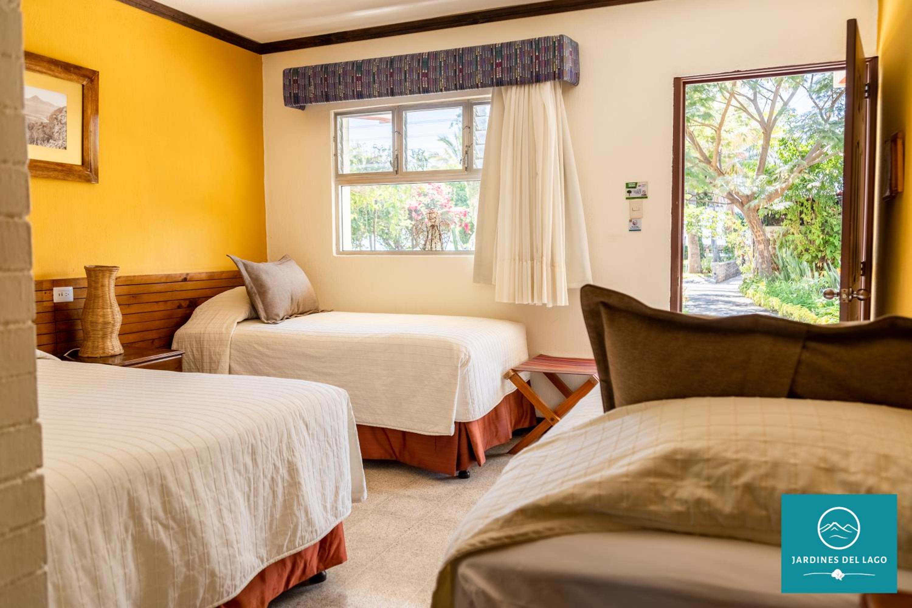 Triple Room with Lake View or Garden View photo 3