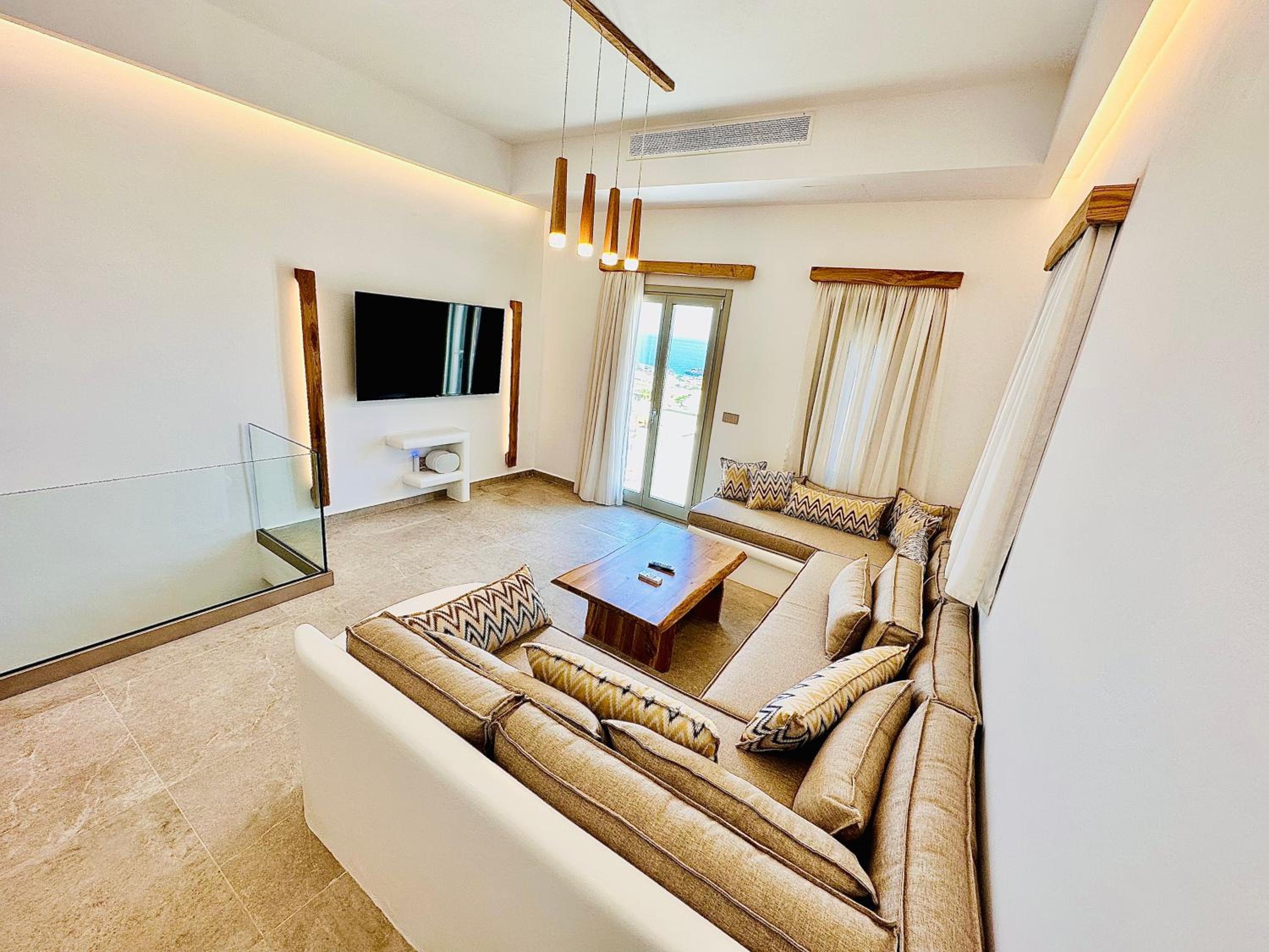 Three-Bedroom Villa photo 1
