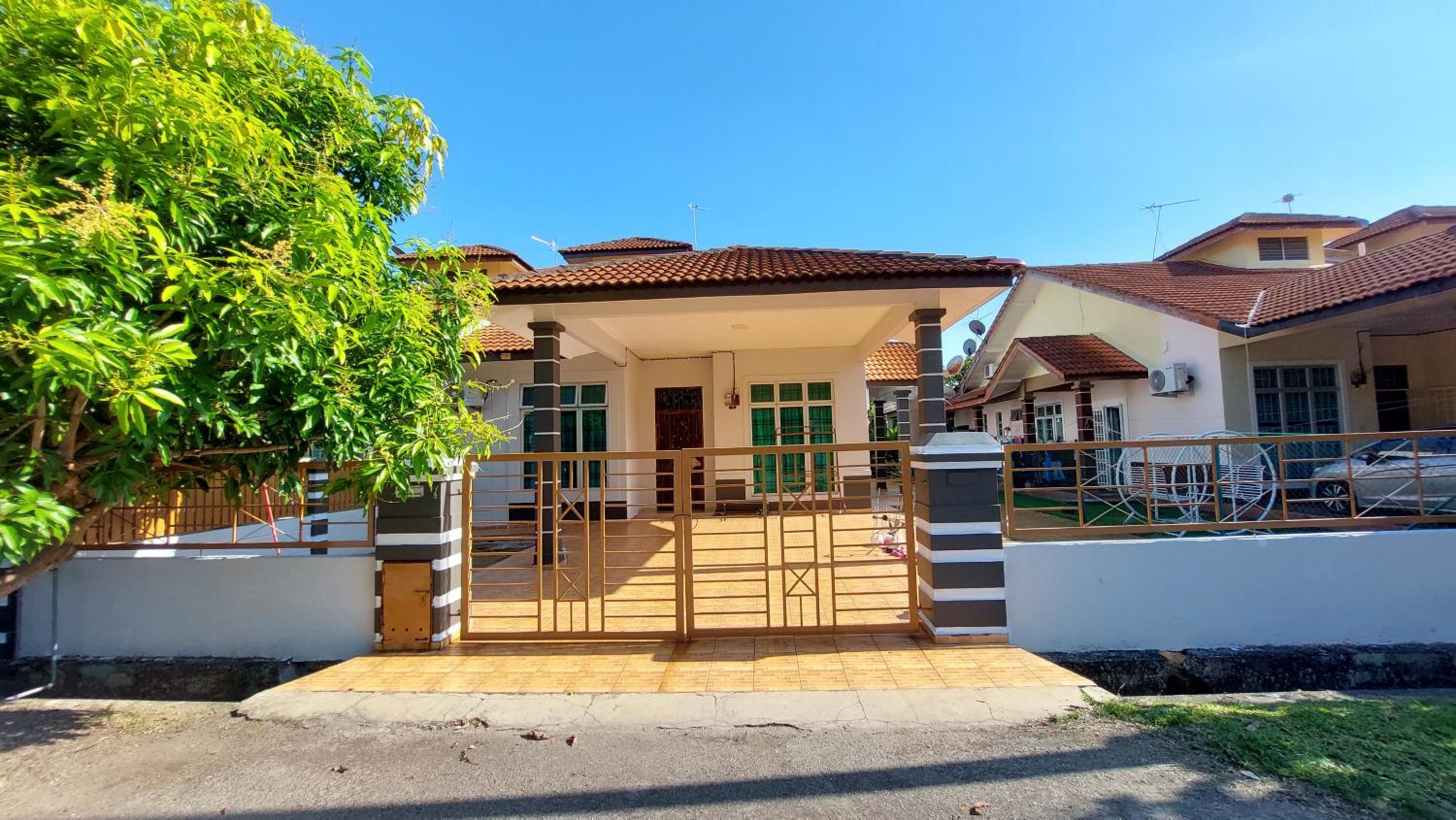 Three-Bedroom House photo 1
