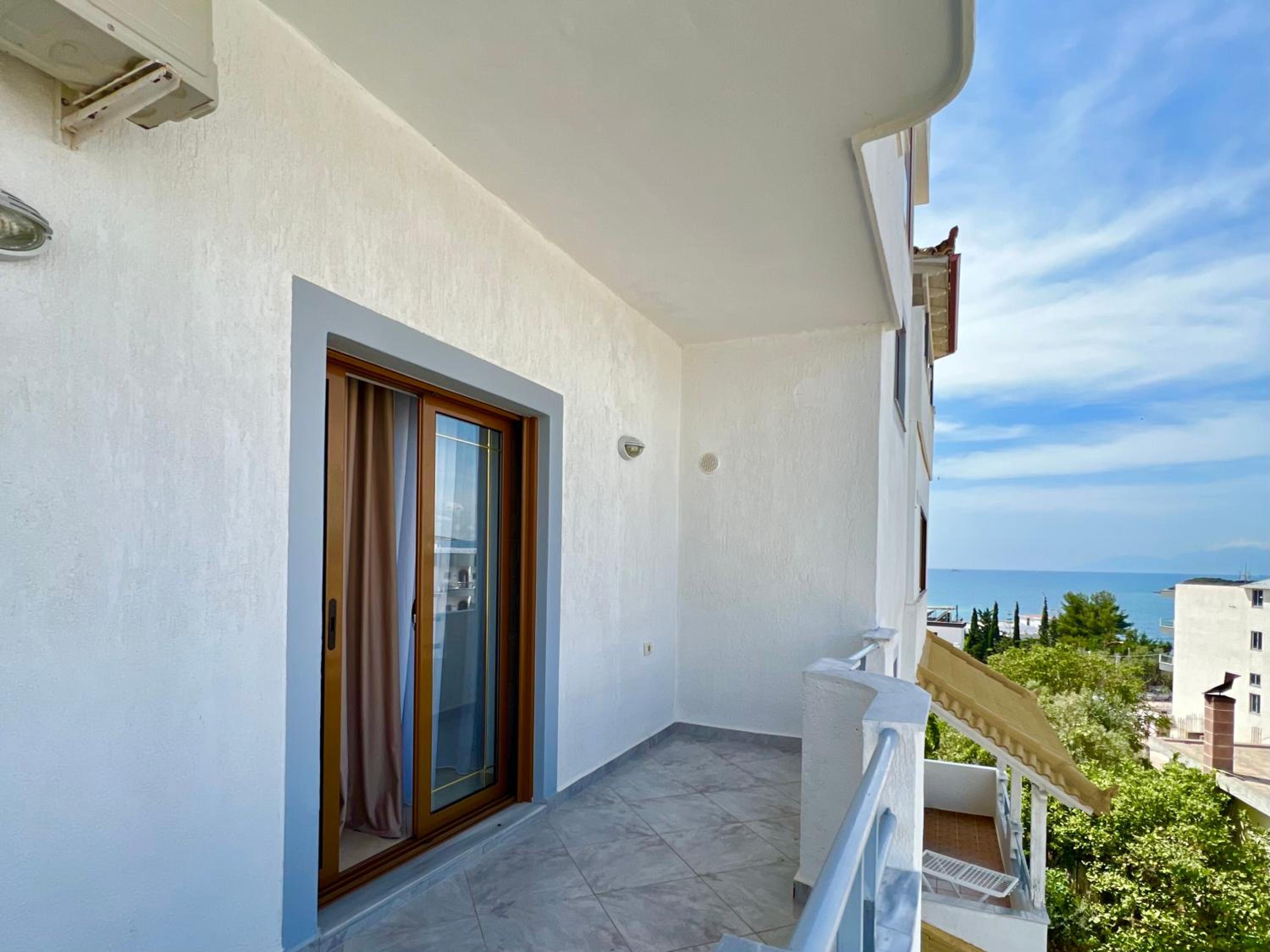 Apartment with Balcony photo 3