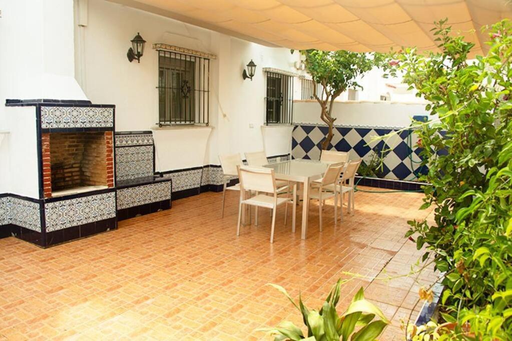 Three-Bedroom House photo 2