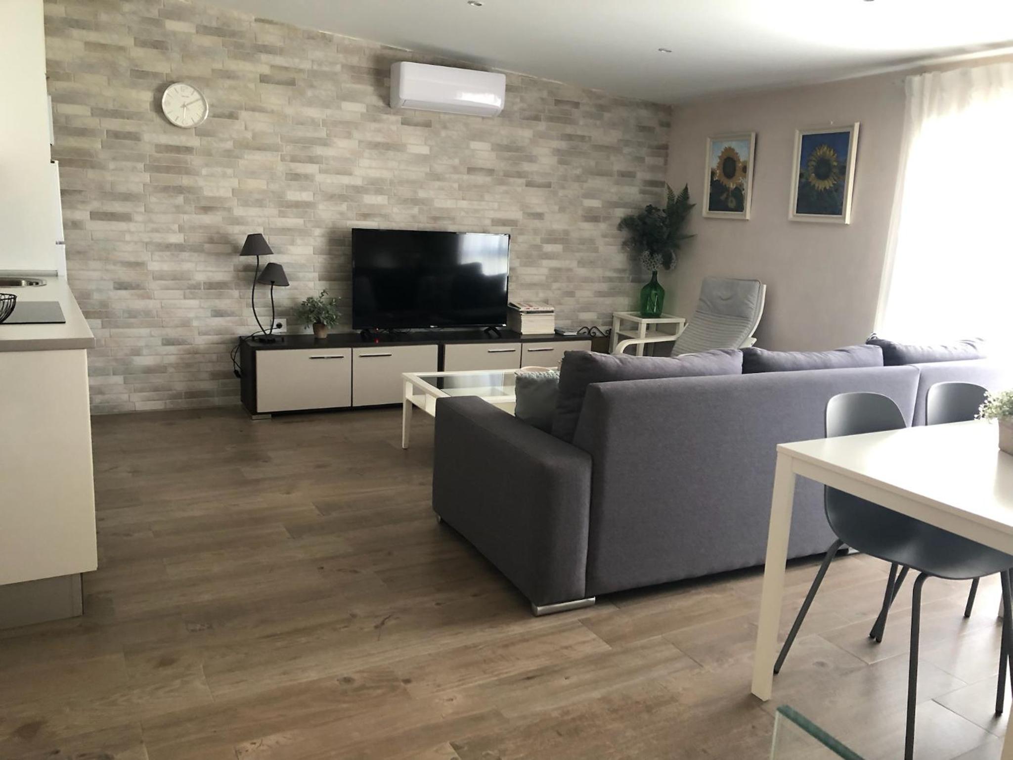 Apartment with Balcony Top Floor photo 3