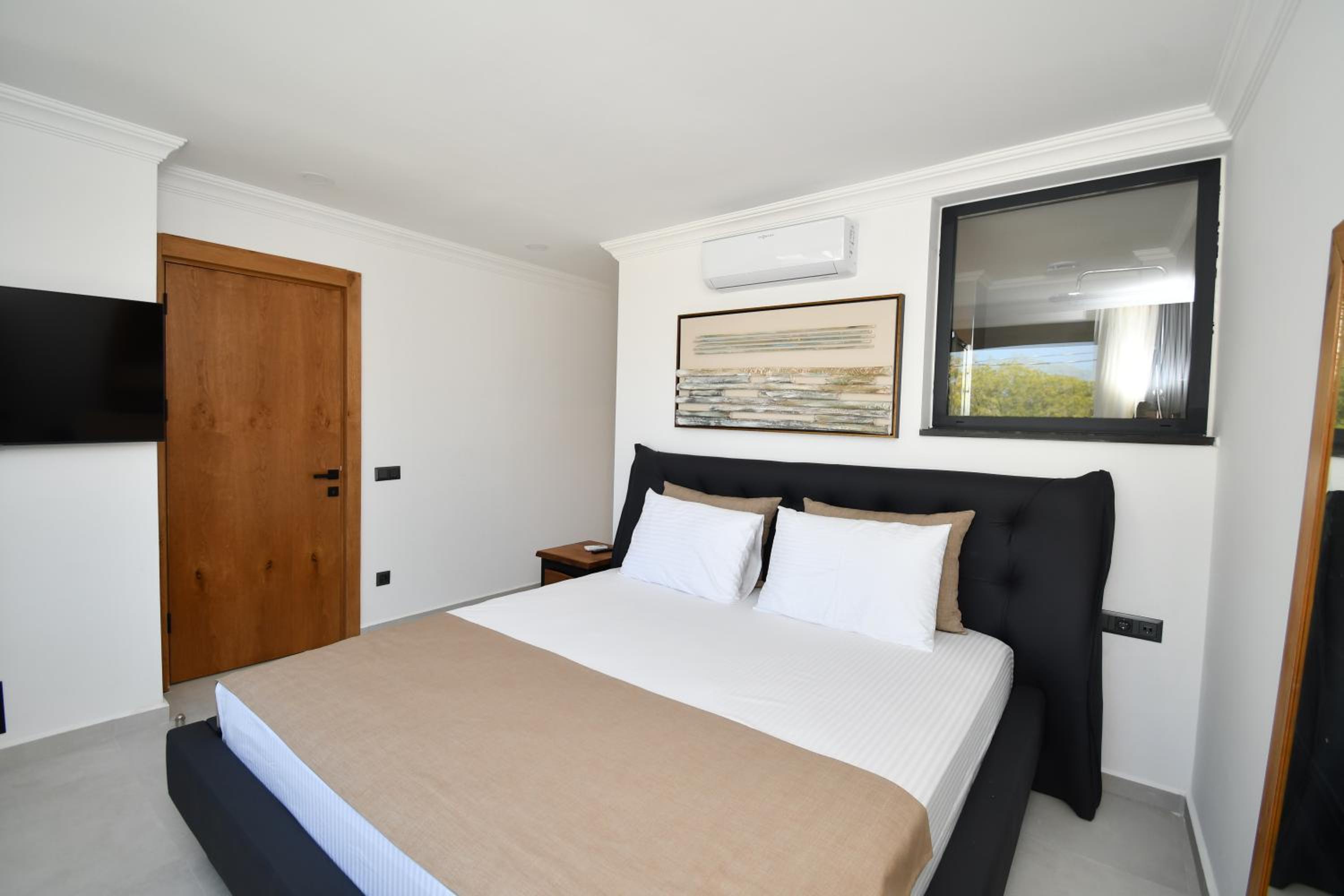 Deluxe Suite with Sea View photo 1