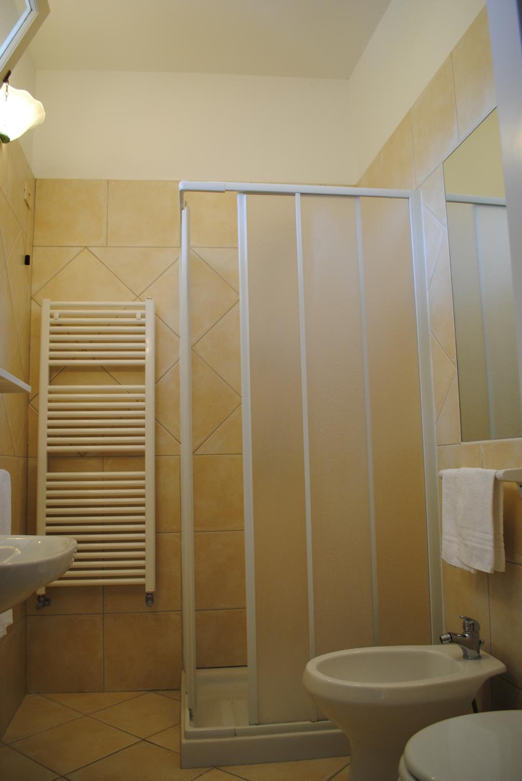 Economy Double Room photo 3