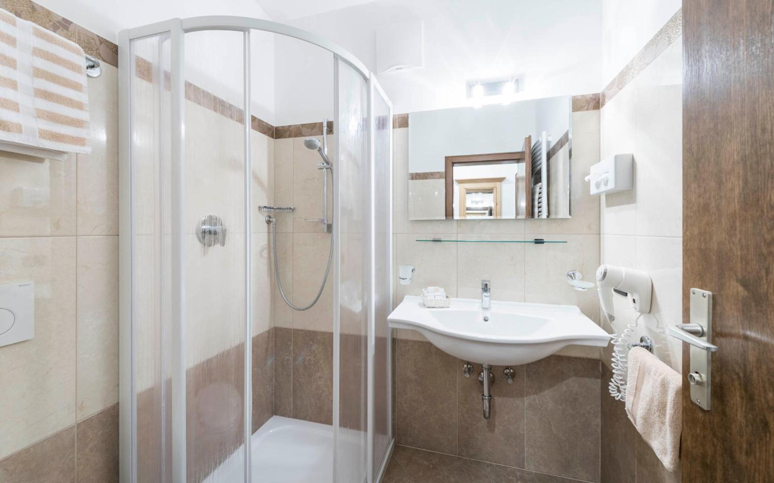 Double Room - Photo 16
