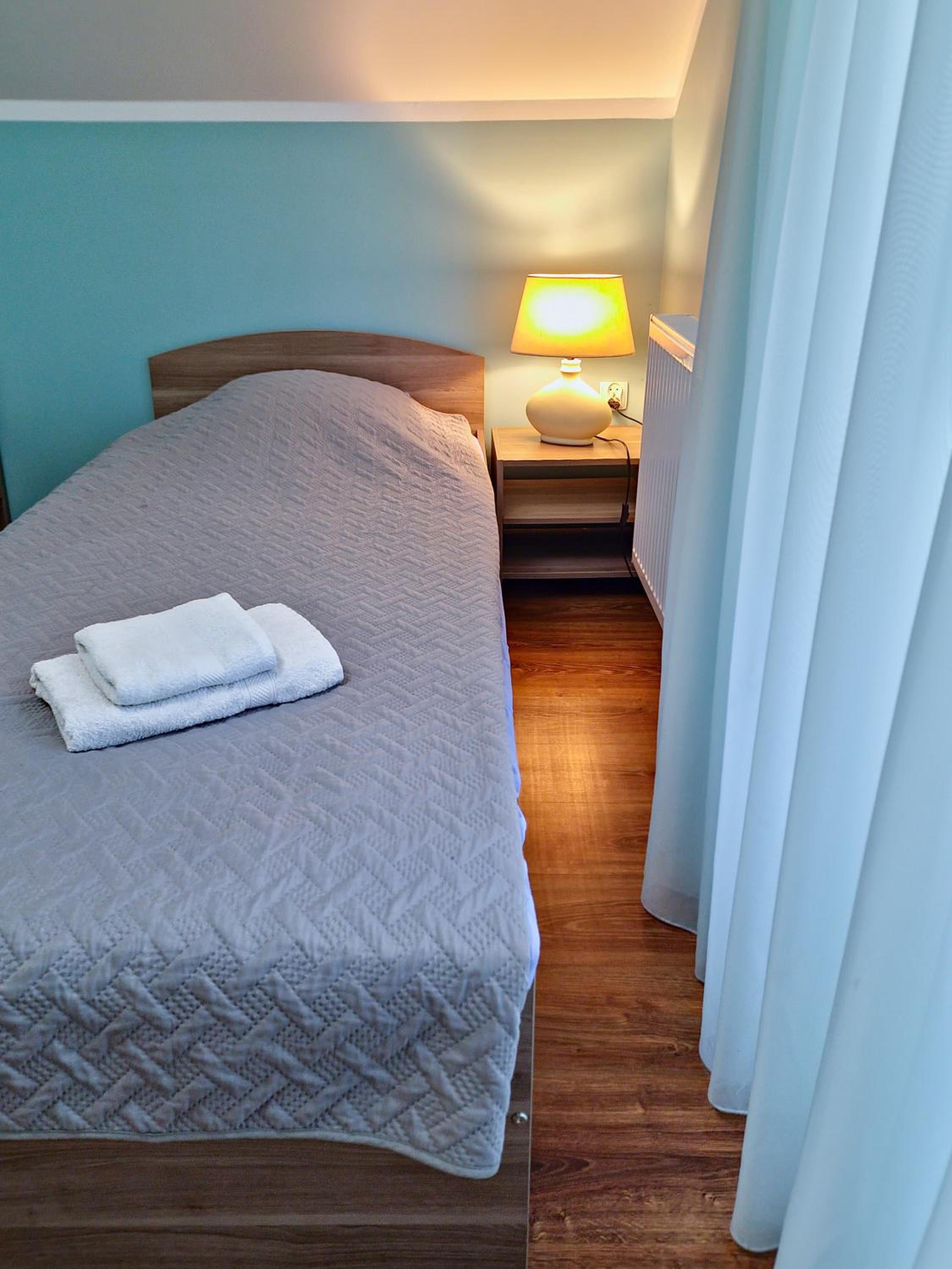 Twin Room with Lake View - Photo 7