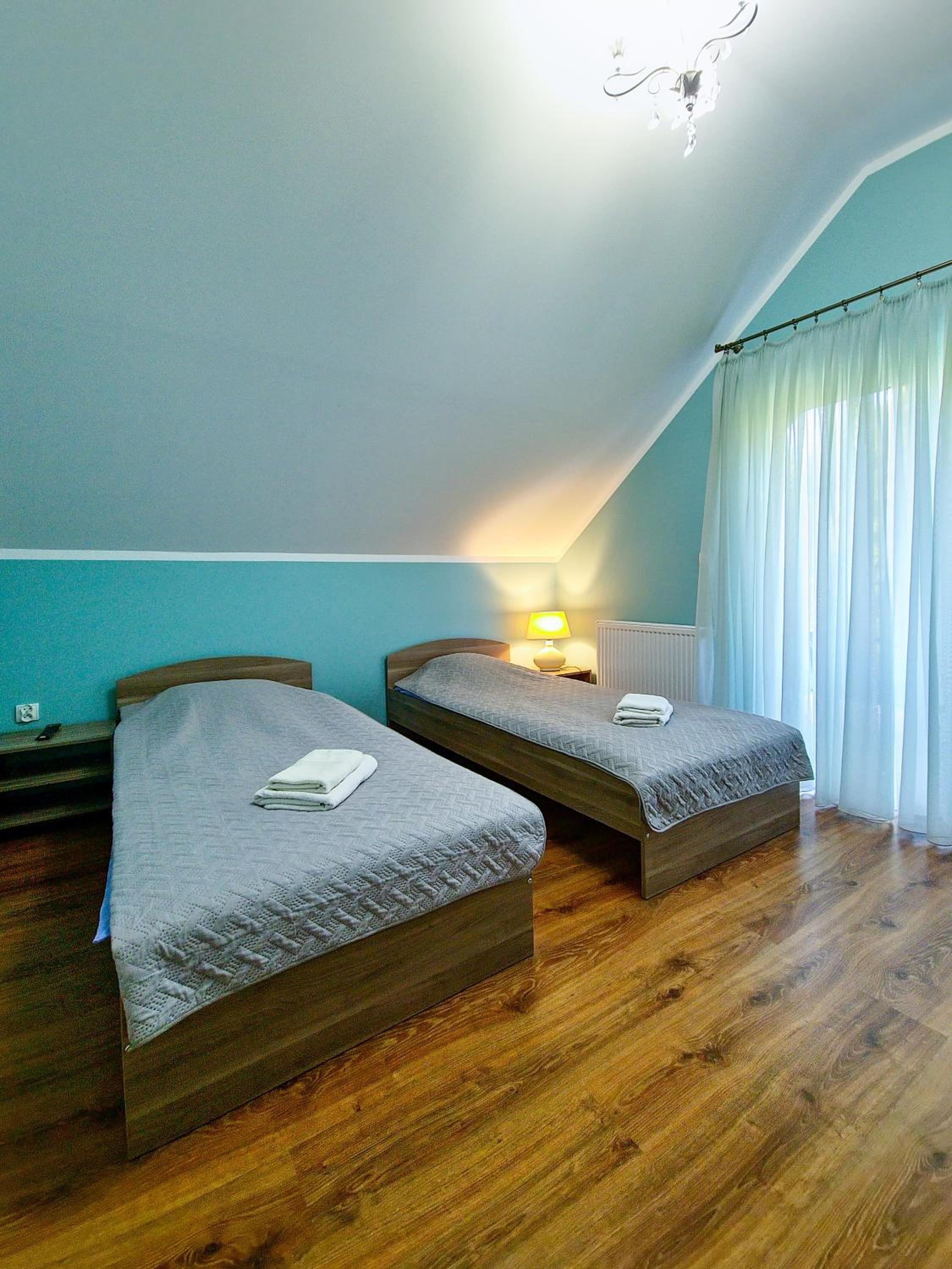 Twin Room with Lake View - Photo 6
