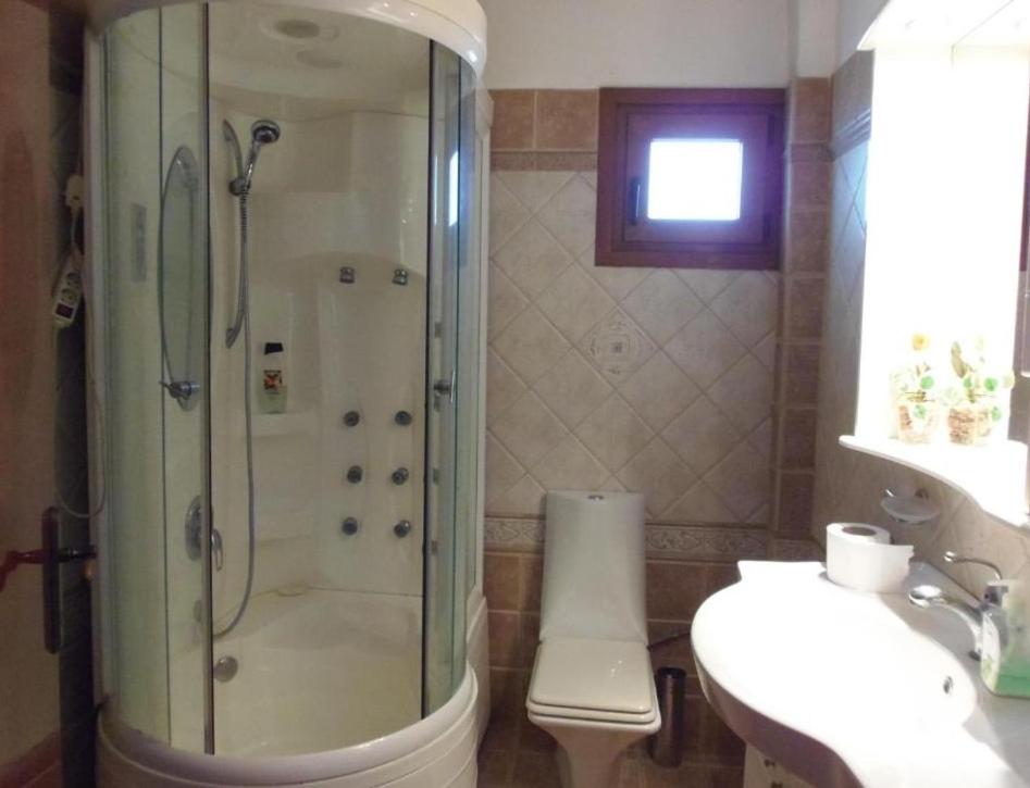 Three-Bedroom House photo 3