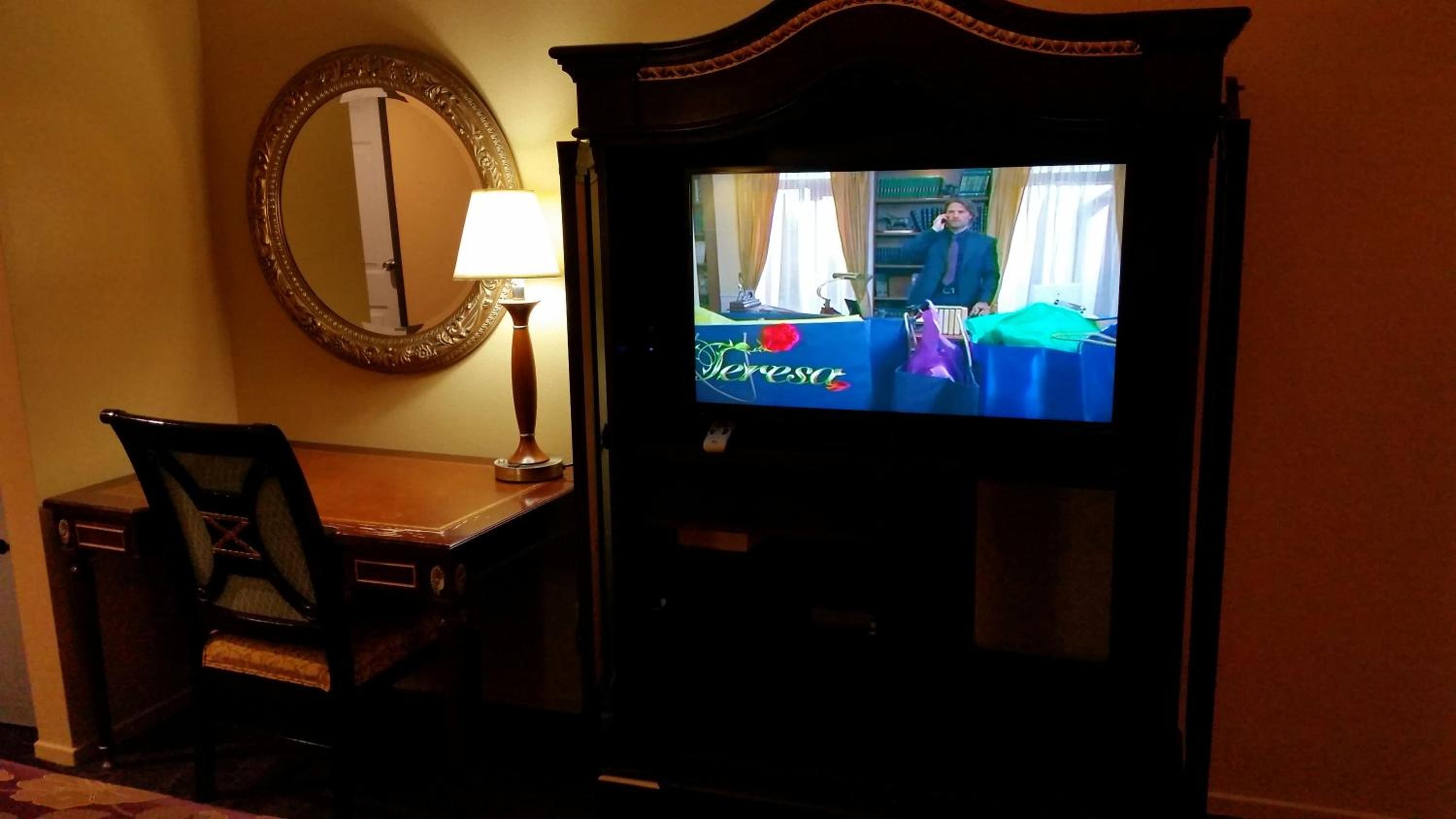 Queen Room photo 2