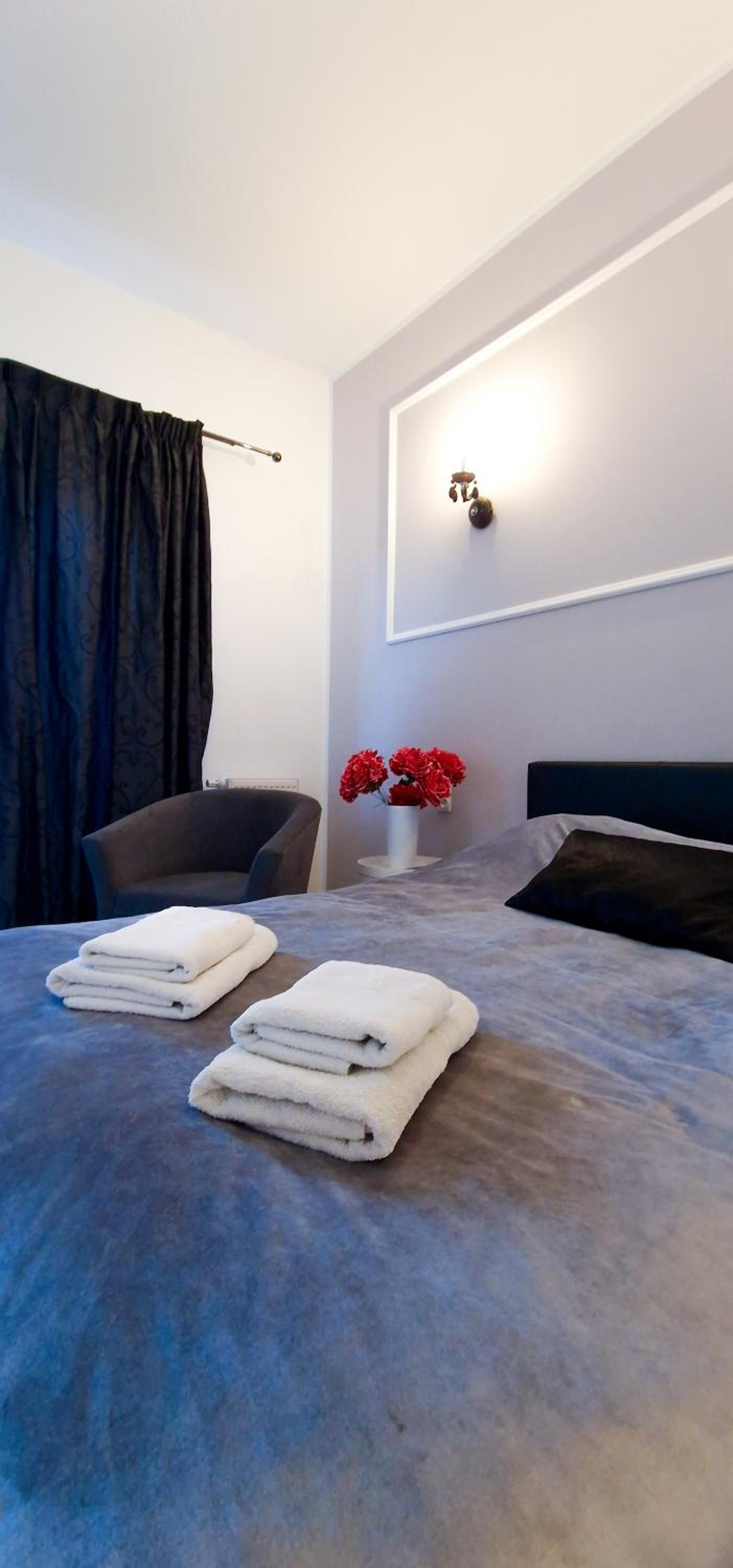 Deluxe Double Room with Balcony photo 2