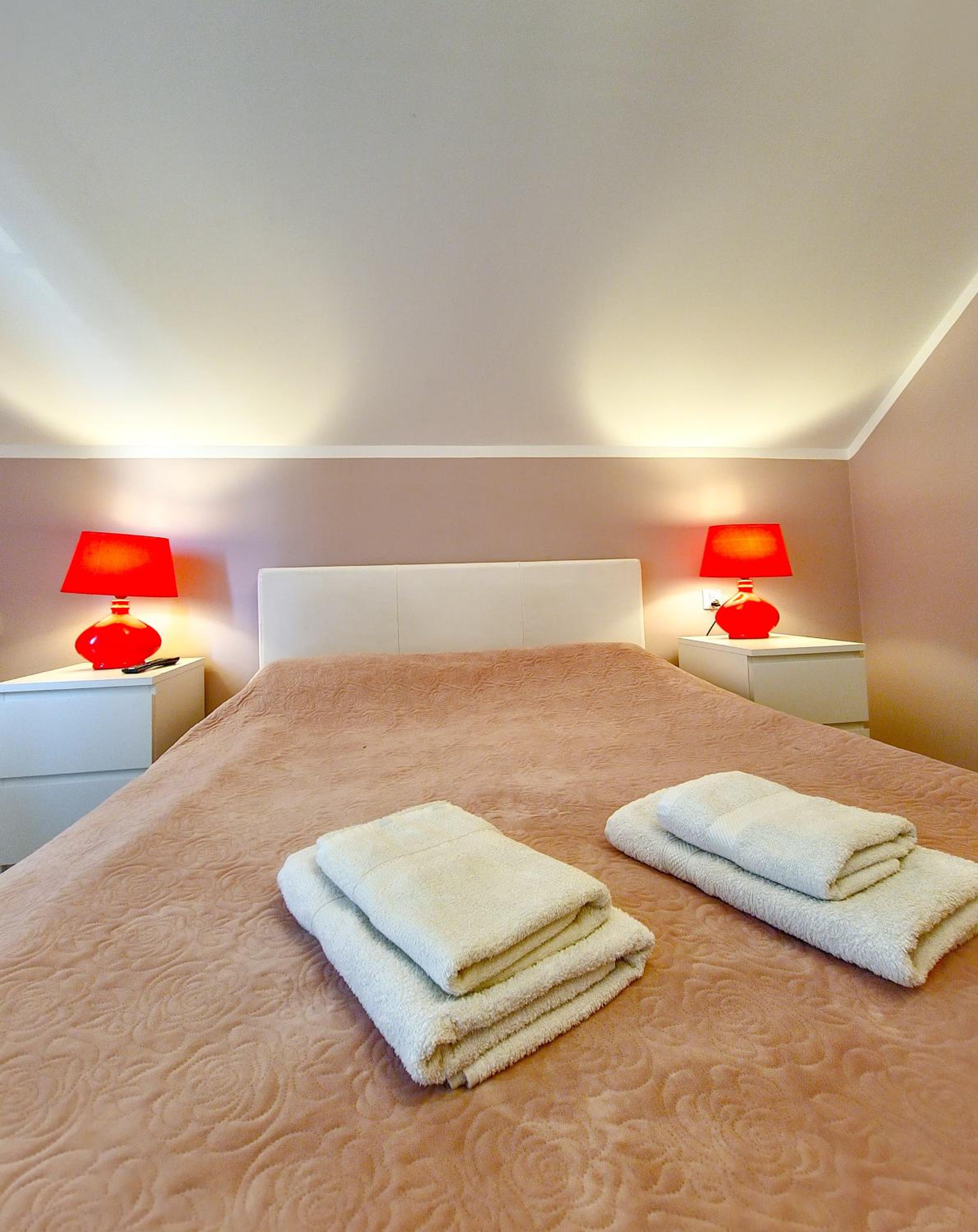 Deluxe Double or Twin Room with Lake View - Photo 8