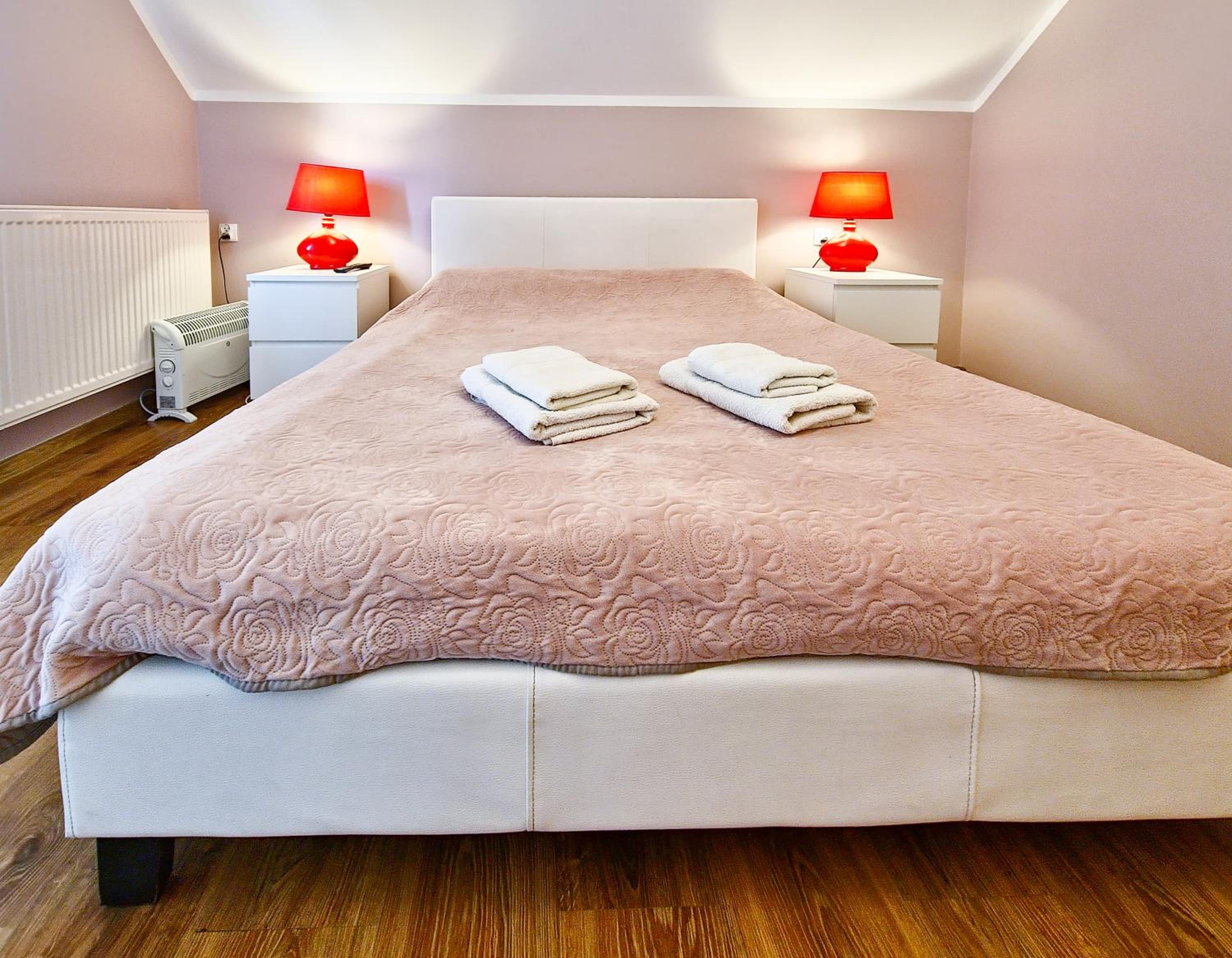 Deluxe Double or Twin Room with Lake View - Photo 6