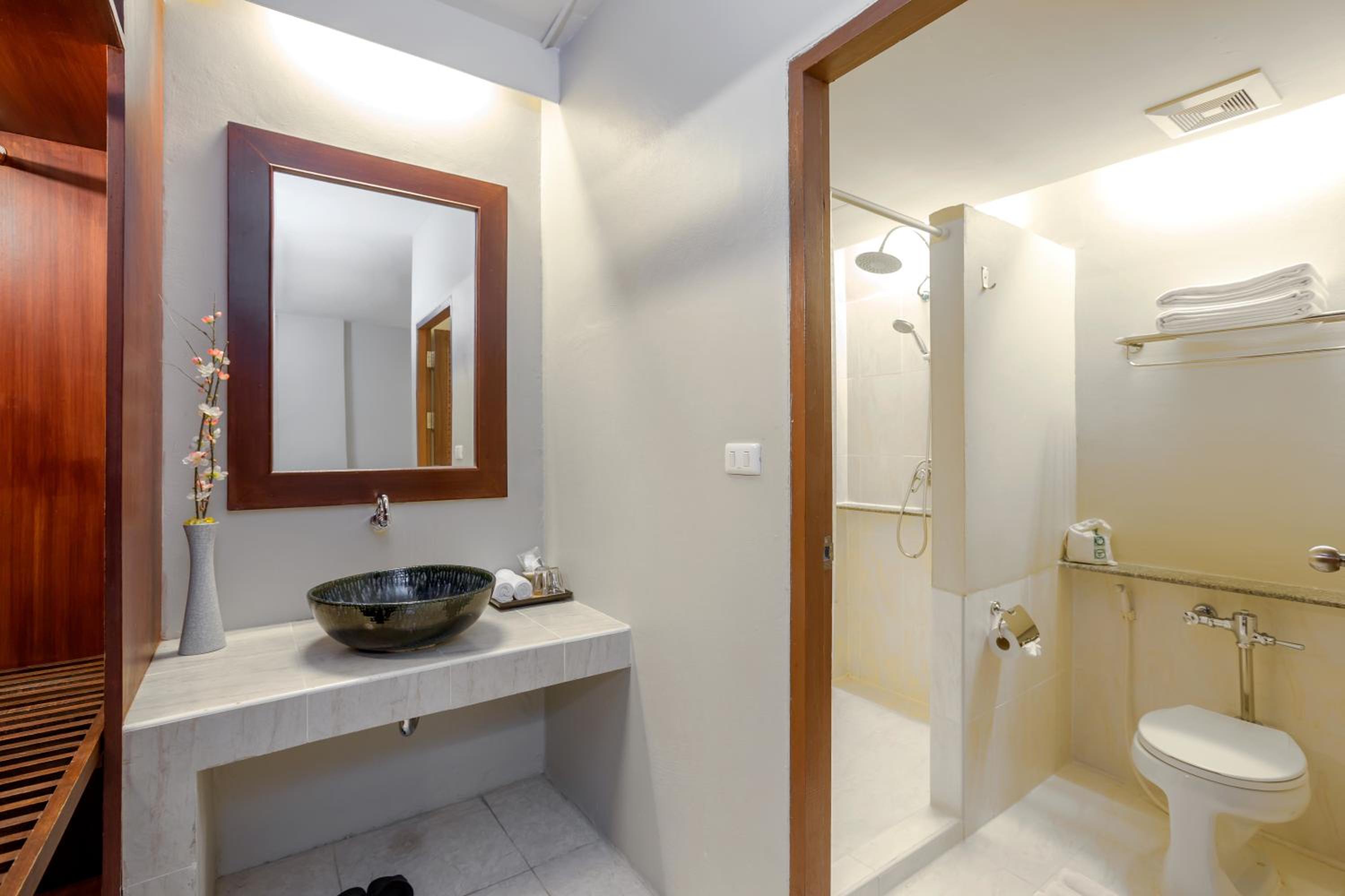 Deluxe Double or Twin Room - Photo 12