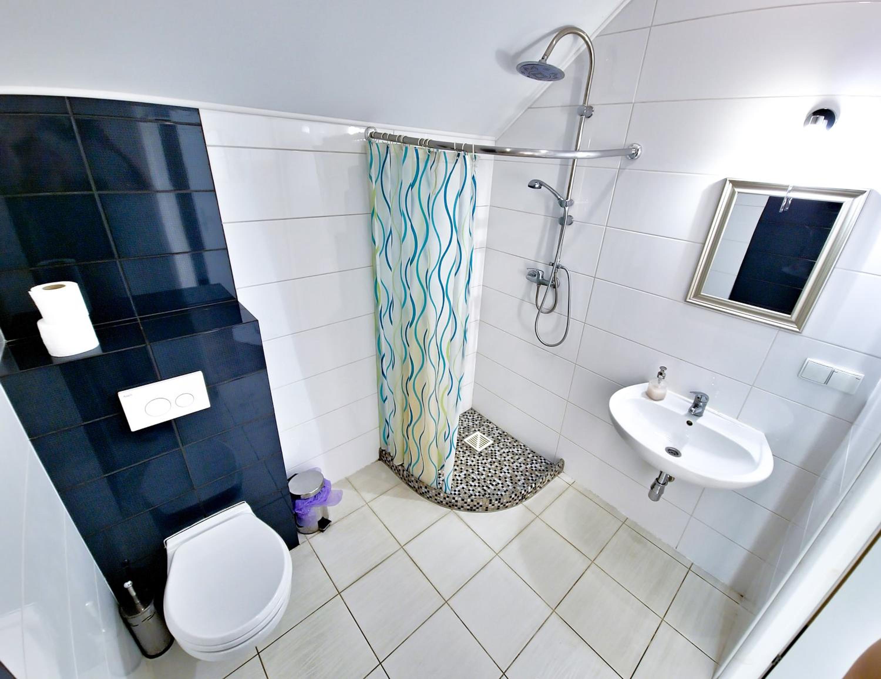 Deluxe Double Room with Balcony - Photo 11