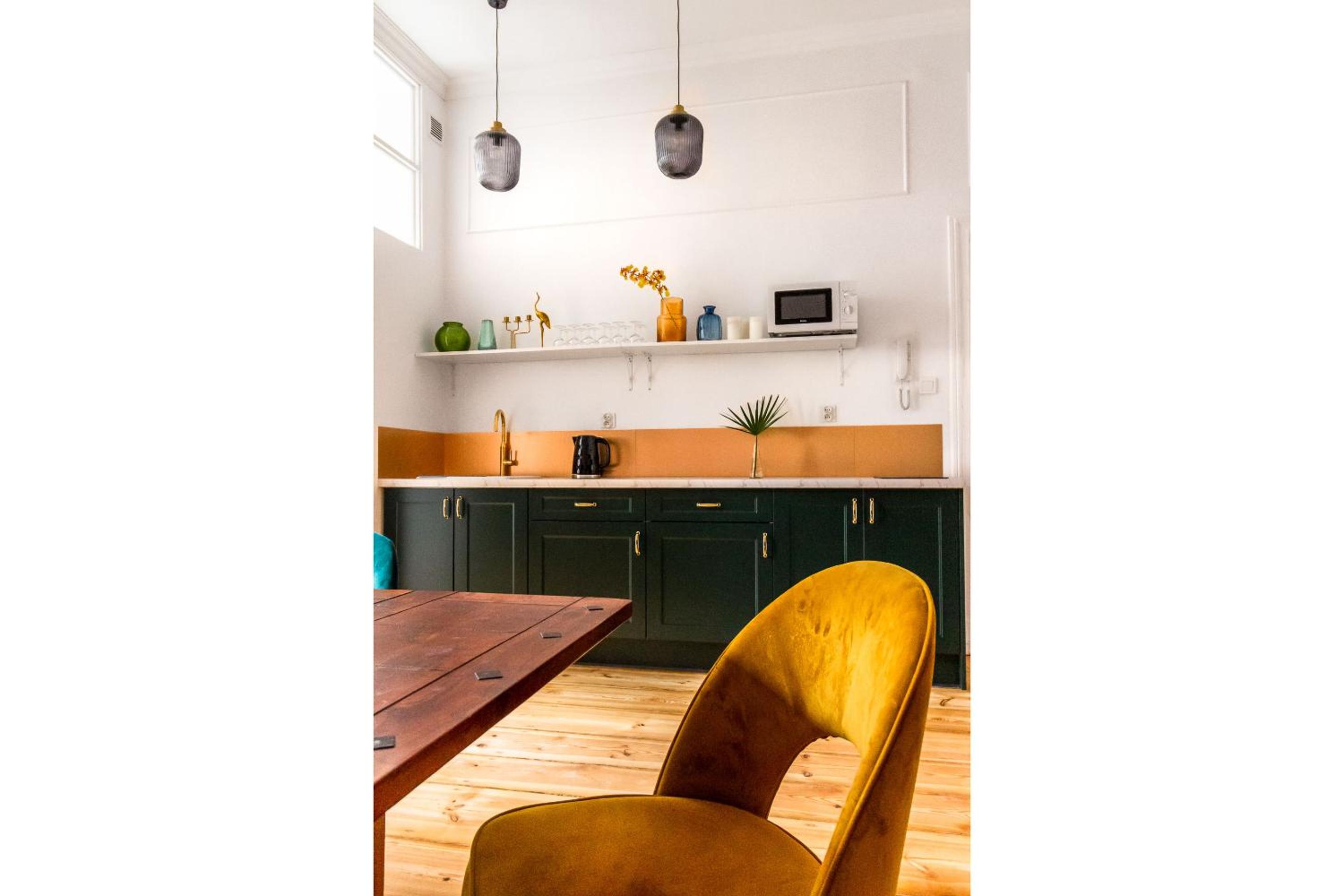 Glam Four-Bedroom Apartment with 2 Bathrooms  and Living Room  - Photo 18