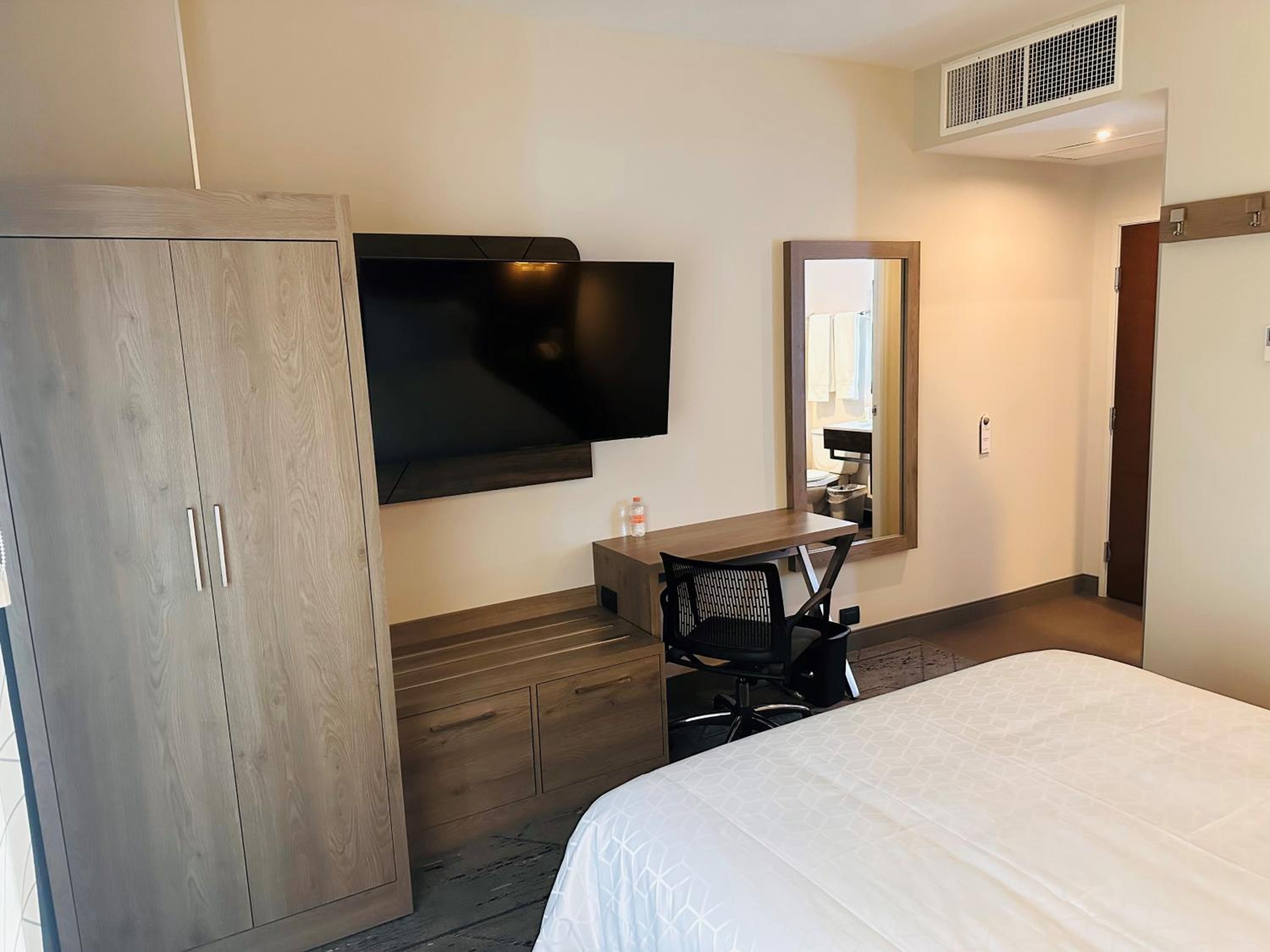 Standard Queen Room