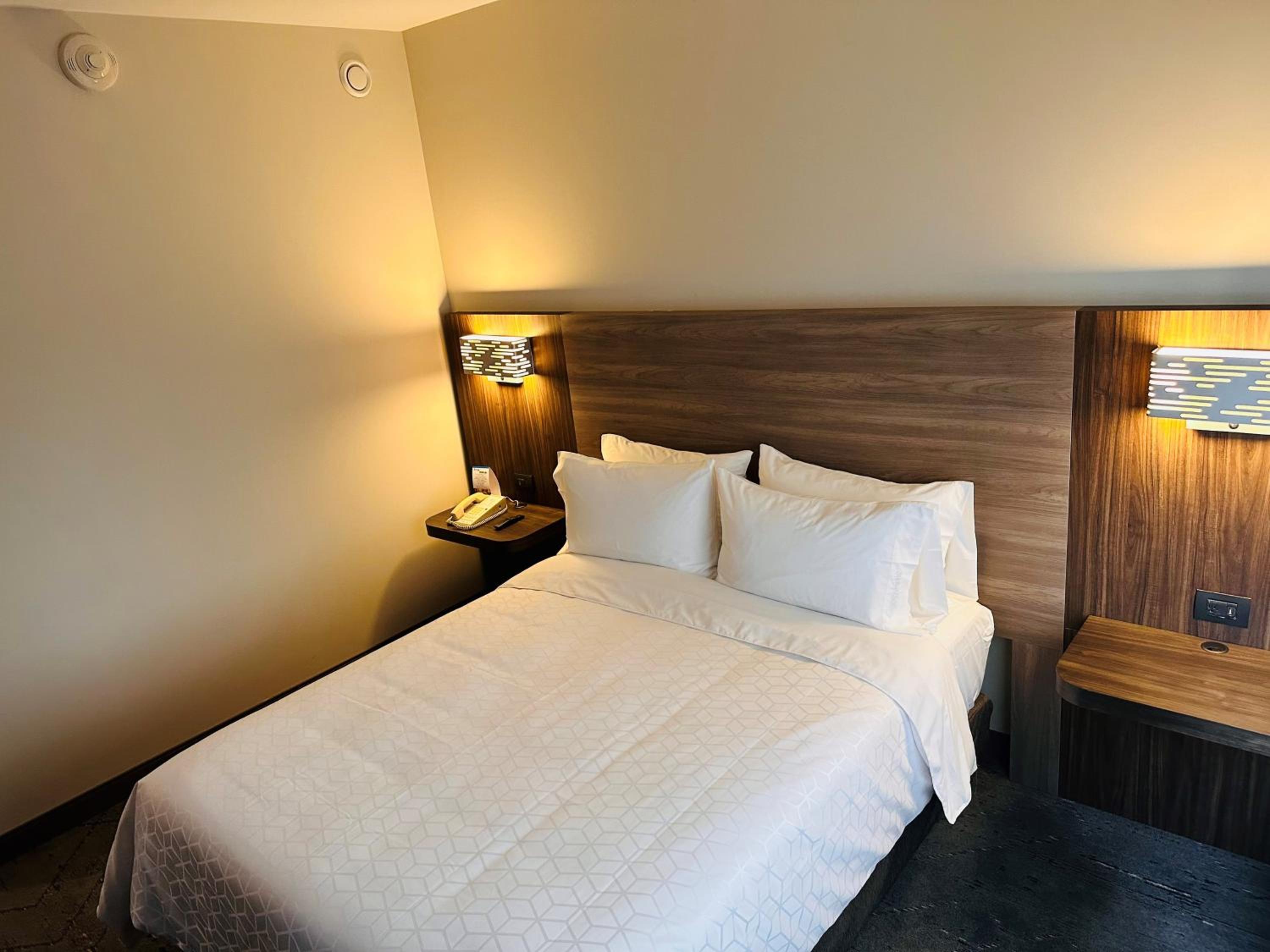 Standard Queen Room - Disability Access