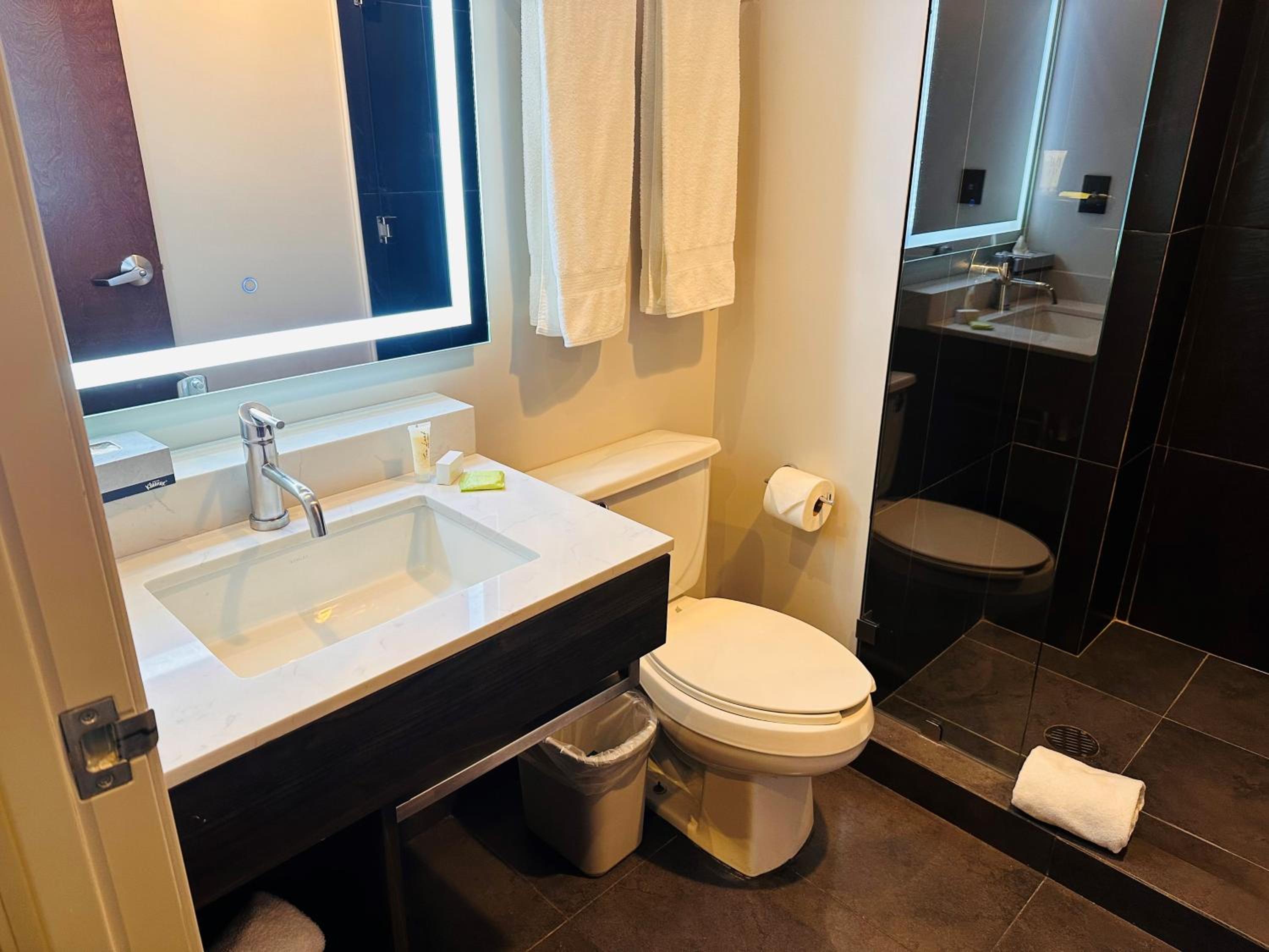 Standard Queen Room - Disability Access photo 2