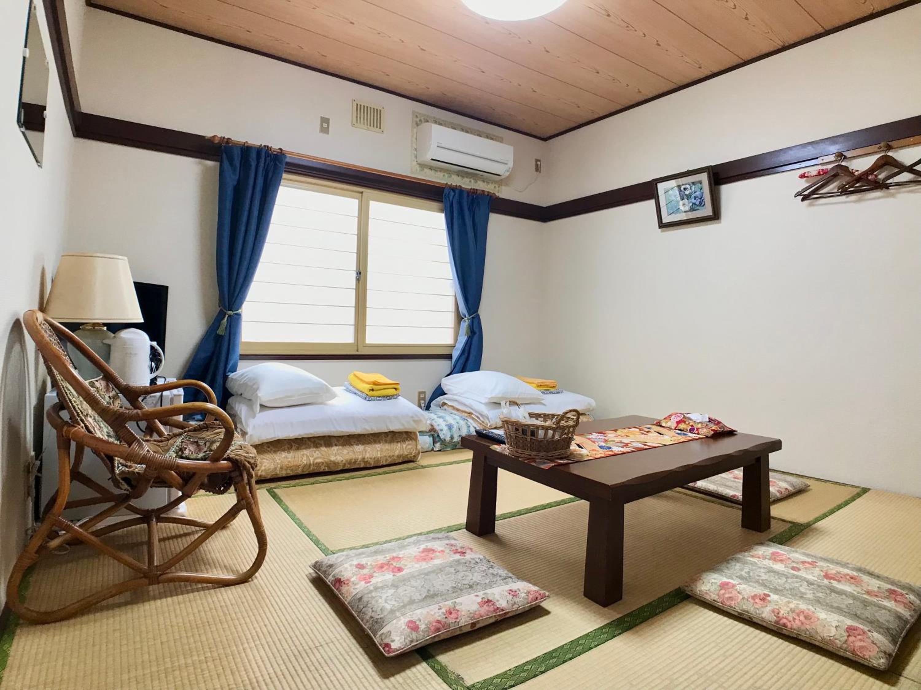 Japanese-Style Triple Room with Shared Bathroom photo 3