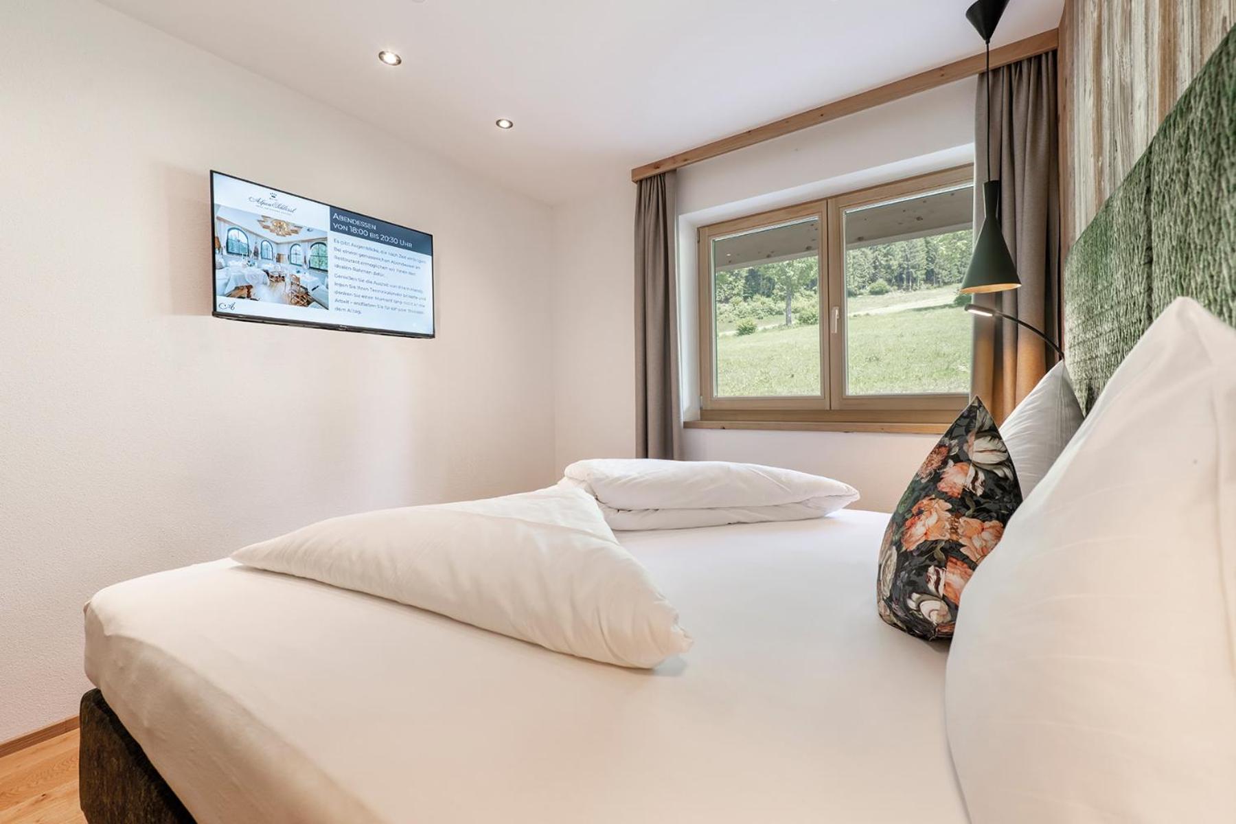 Two-Bedroom Suite - Photo 9