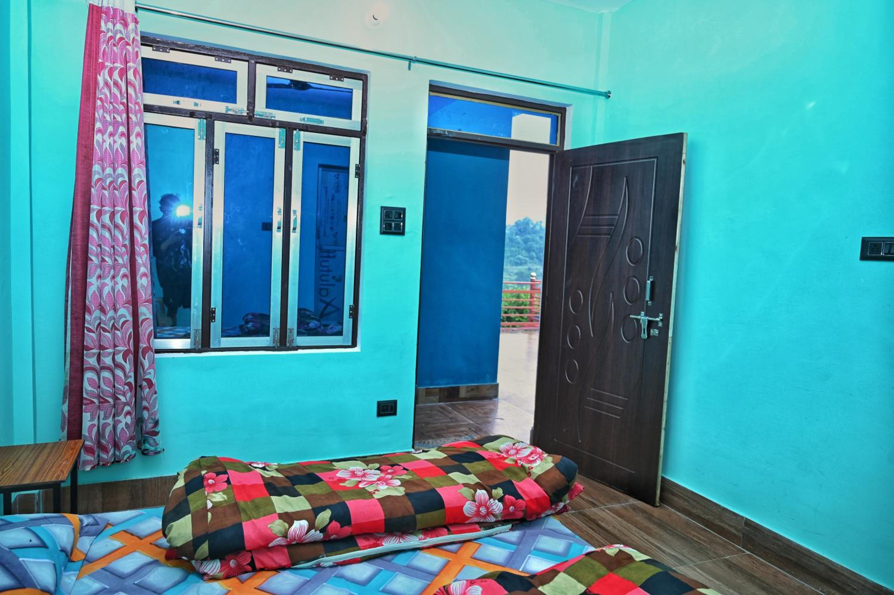 Single Room With Bathroom photo 2
