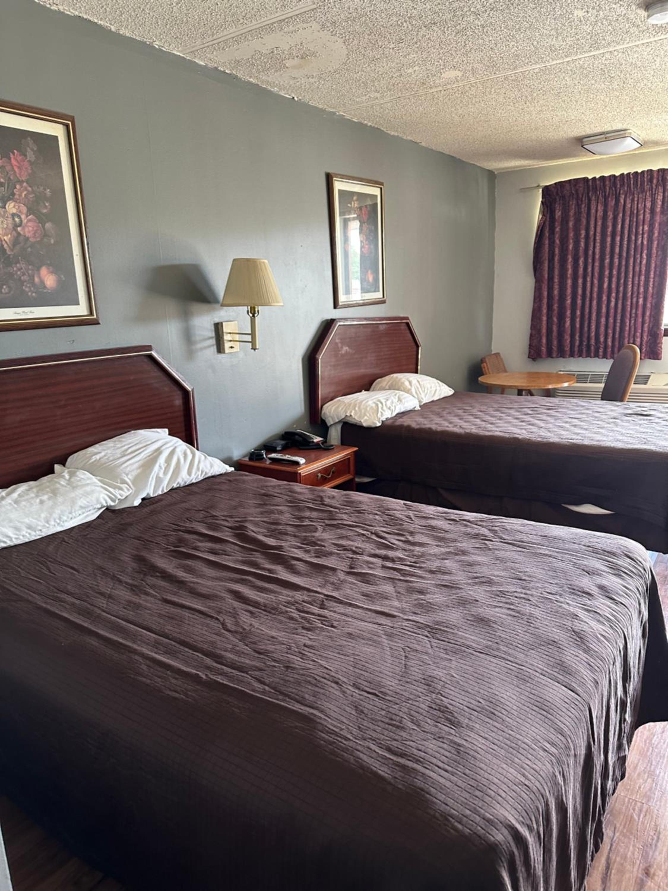 Double Room with Two Double Beds - Non-Smoking - Photo 2