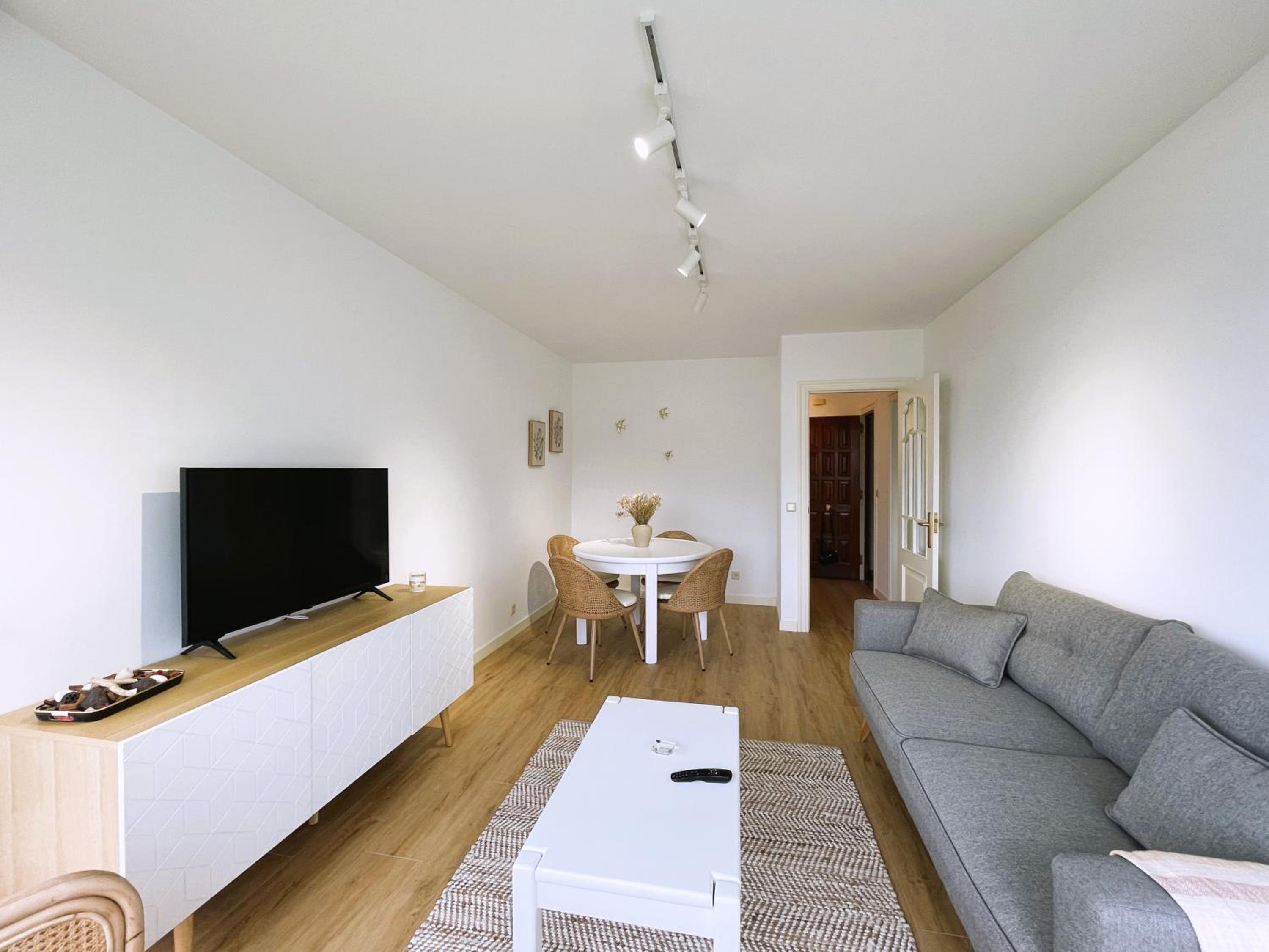 Apartment With Sea View photo 2