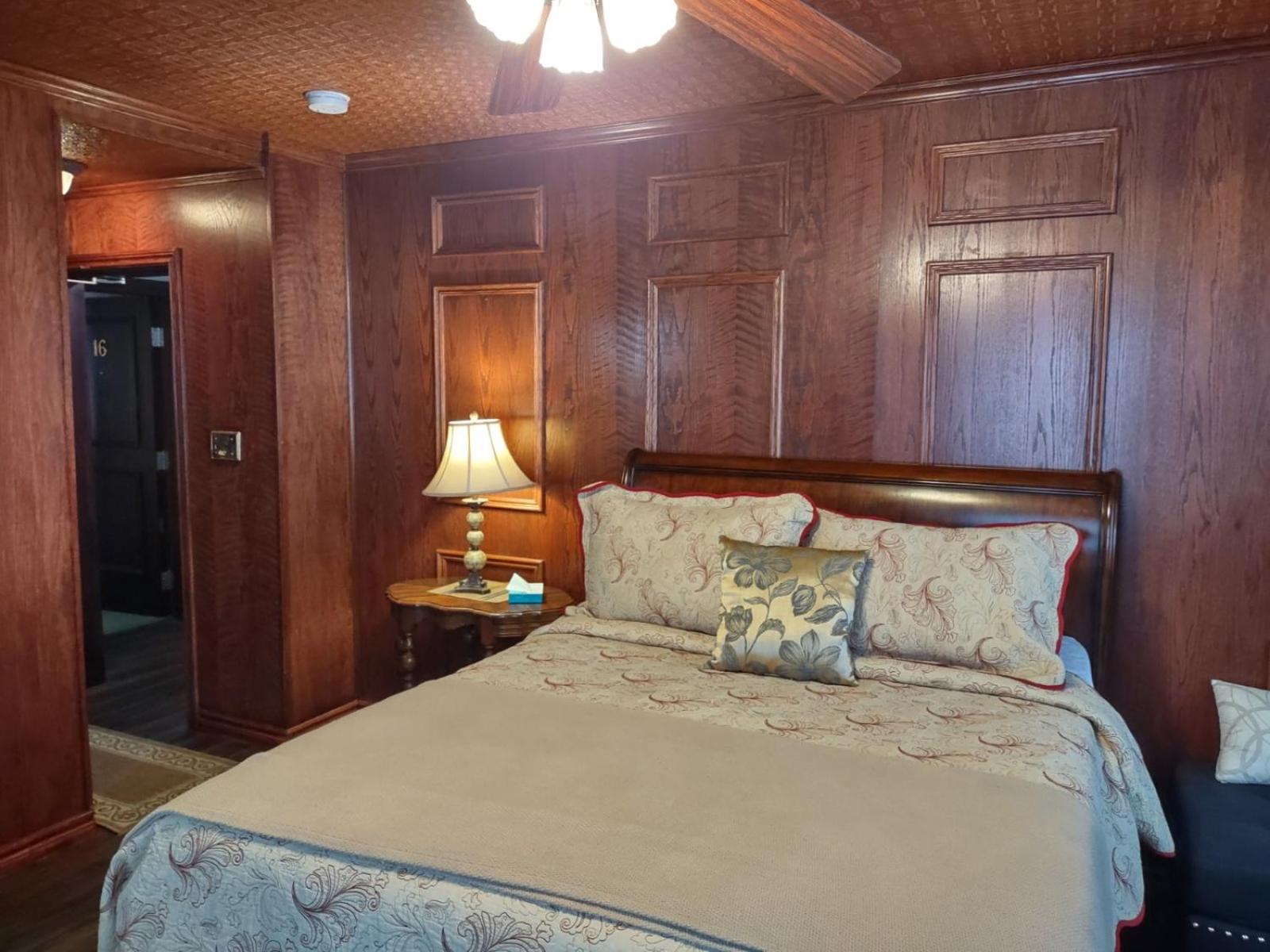 Deluxe Queen Room