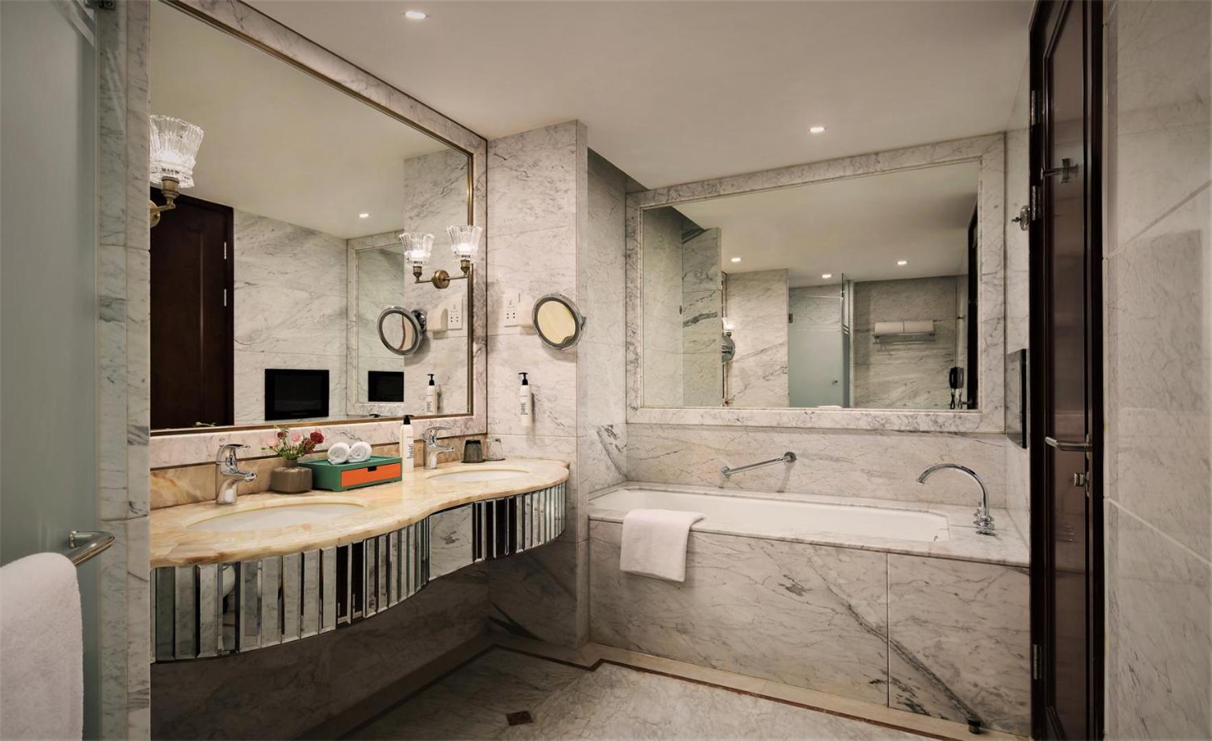 Deluxe Yihua Suite photo 2