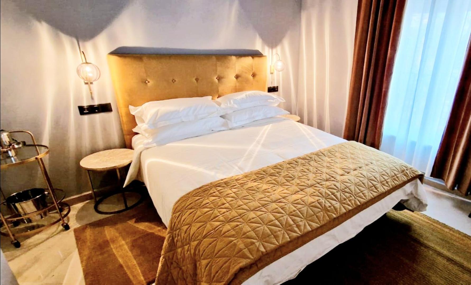 Executive Suite - Photo 3