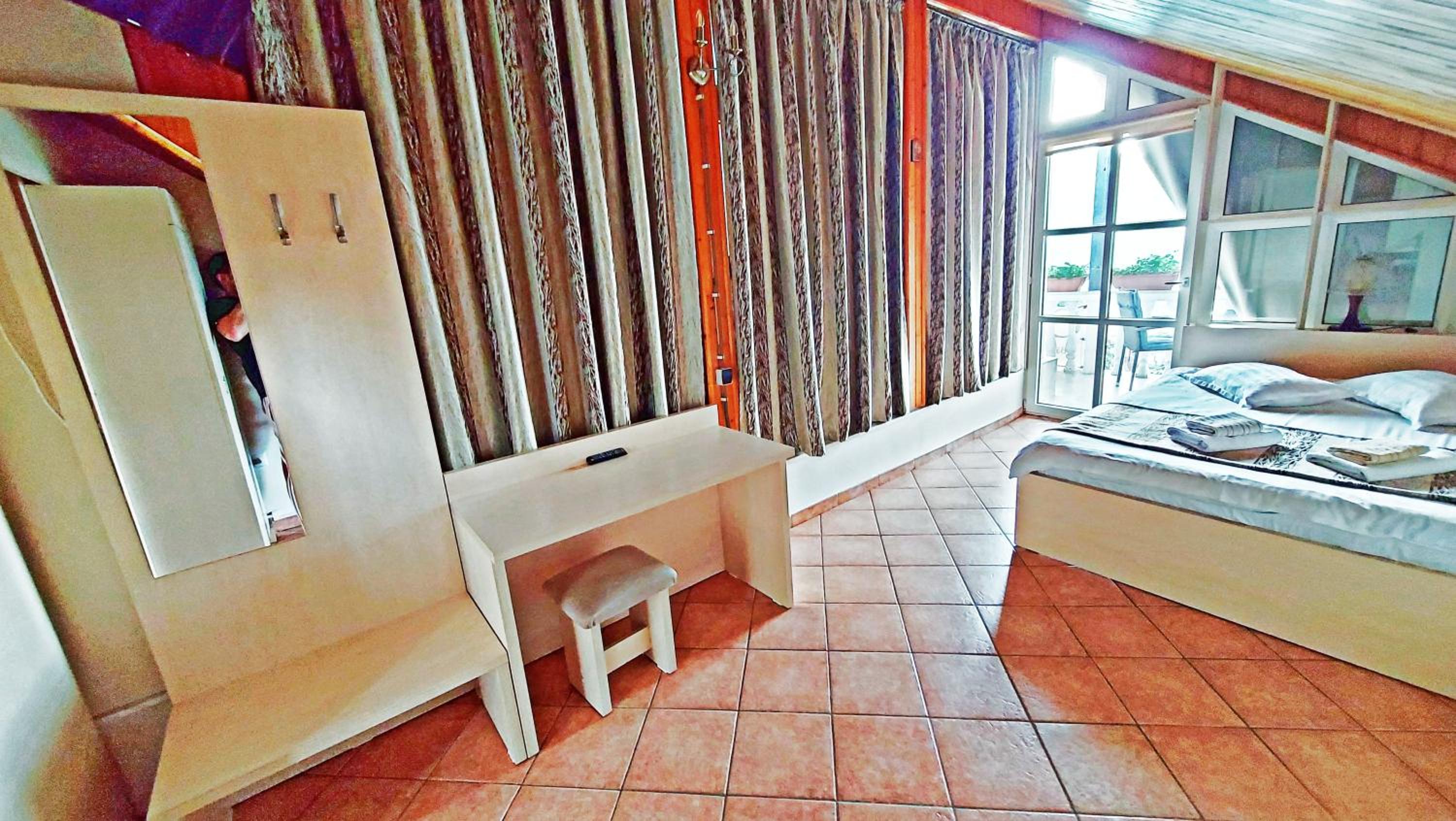 Apartment with Mountain View photo 2
