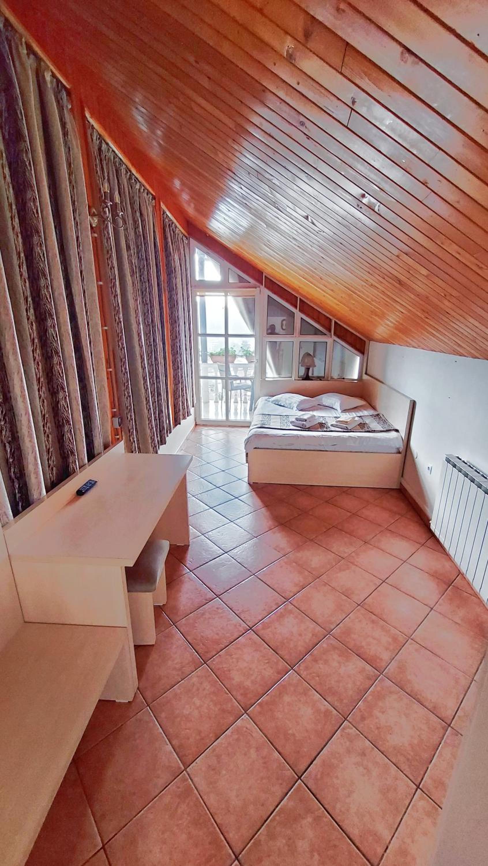 Apartment with Mountain View photo 3