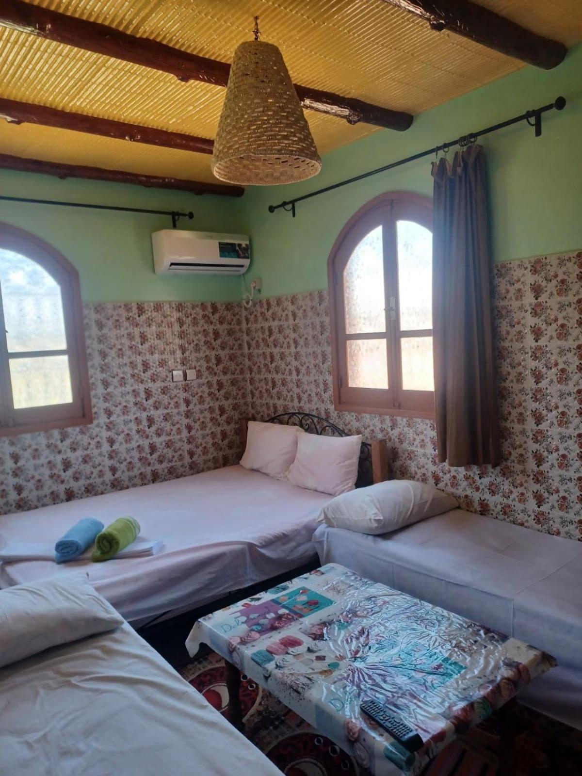 Family Room with Mountain View - Photo 2