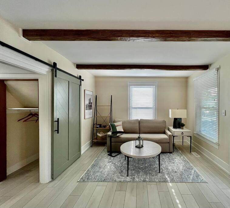 Three-Bedroom House photo 2