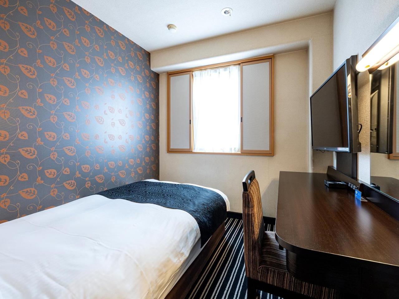Double Room with Small Double Bed - Non-Smoking - Photo 13