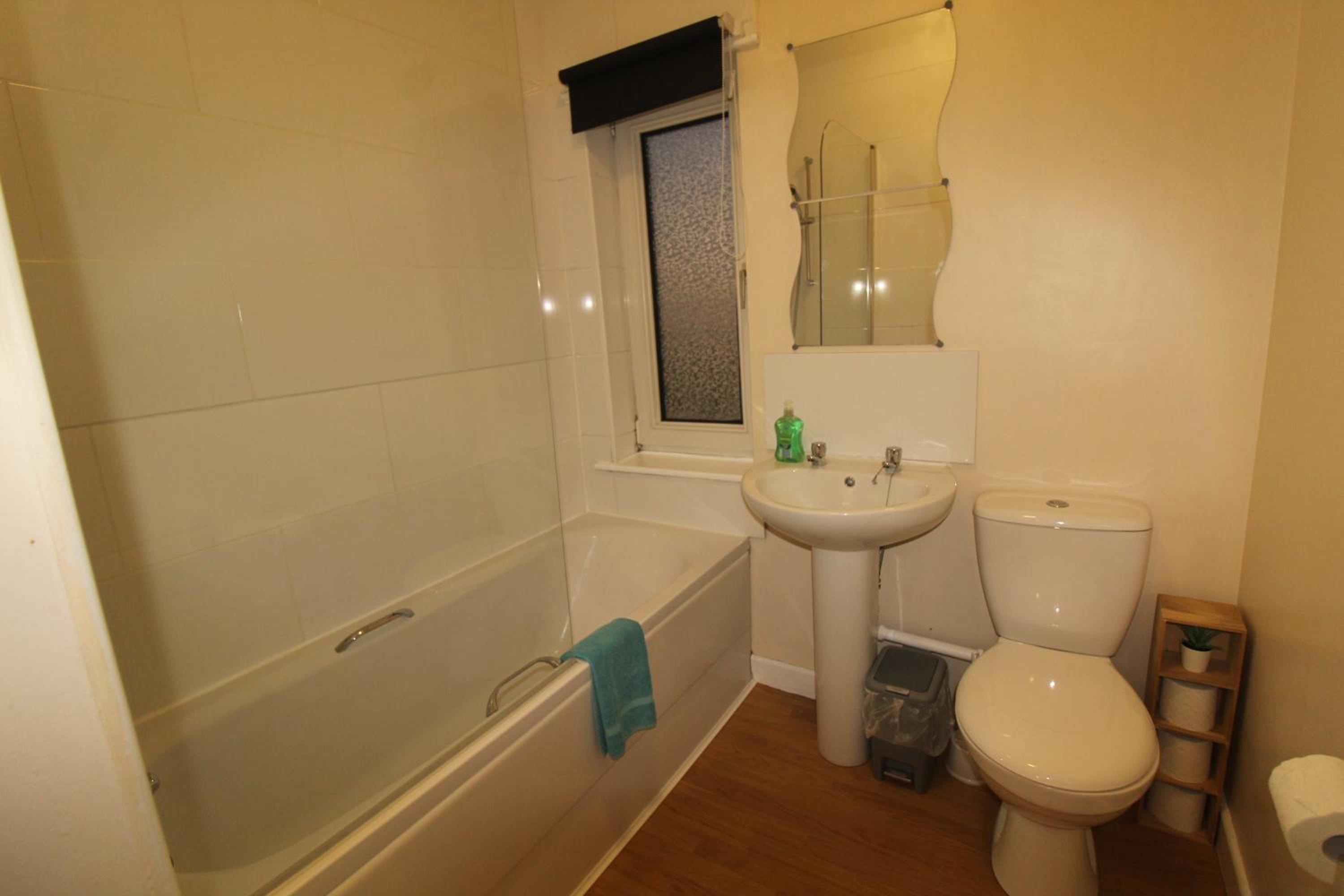 Four-Bedroom House photo 2