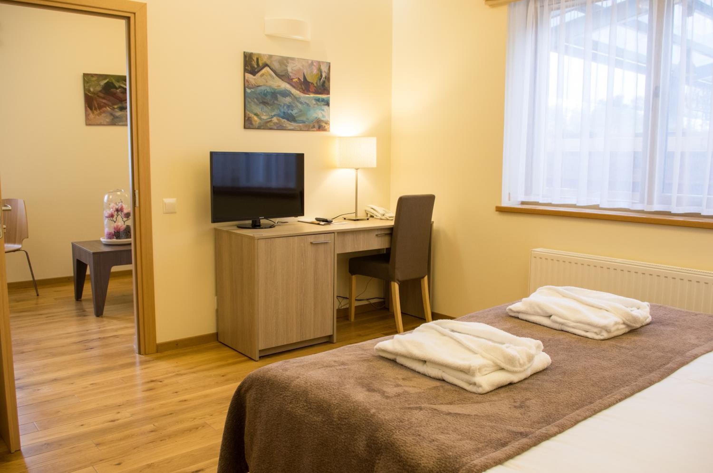Family Apartment with Kitchenette with Spa Access - Photo 1