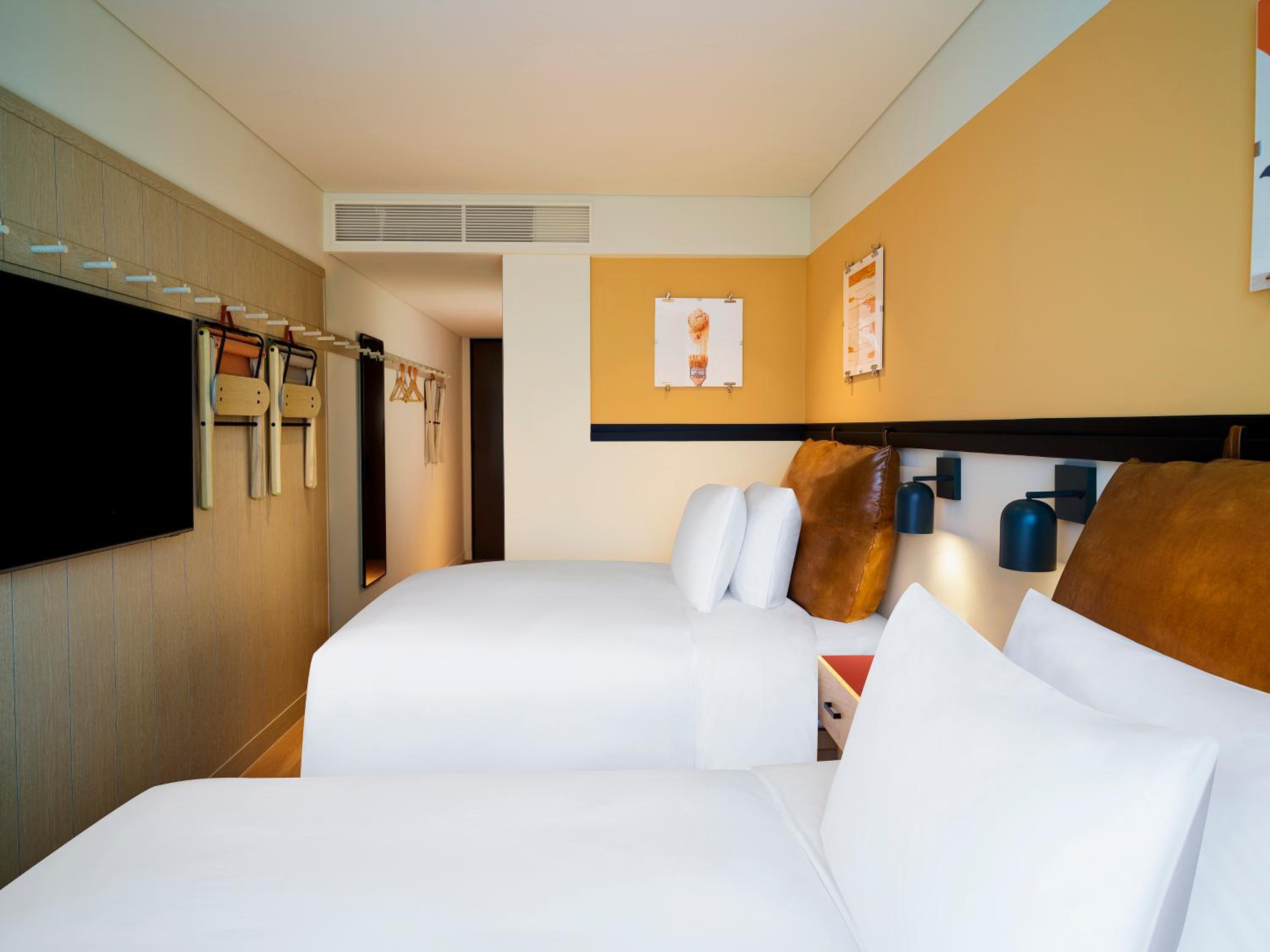 Double Room with City View - Photo 1