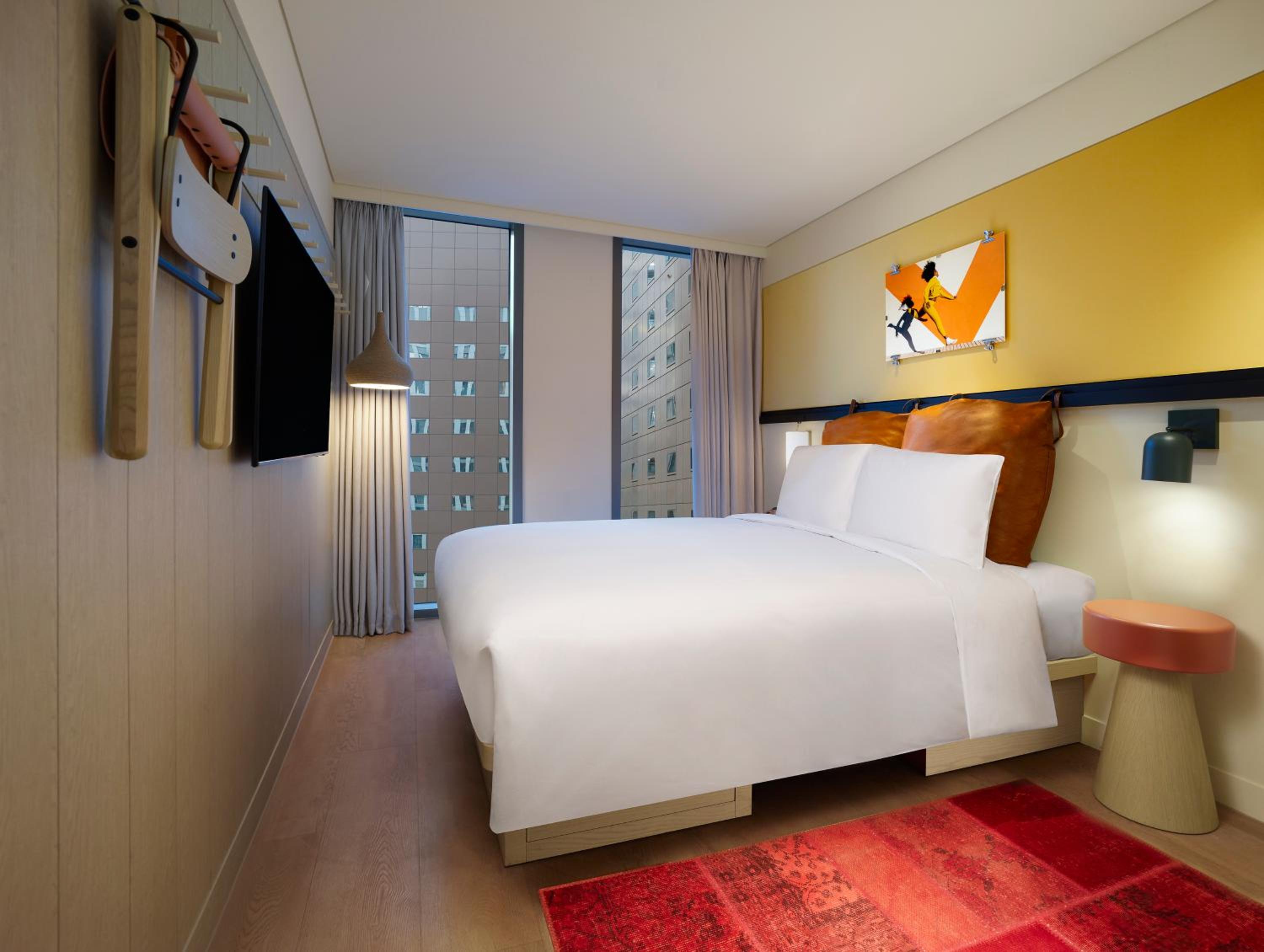 Queen Room with City View - Photo 1